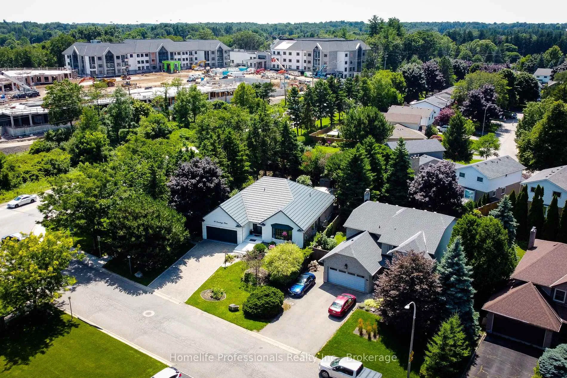 Photo 3 of 10 Onondaga Drive, Hamilton, Ancaster — HOMEH
