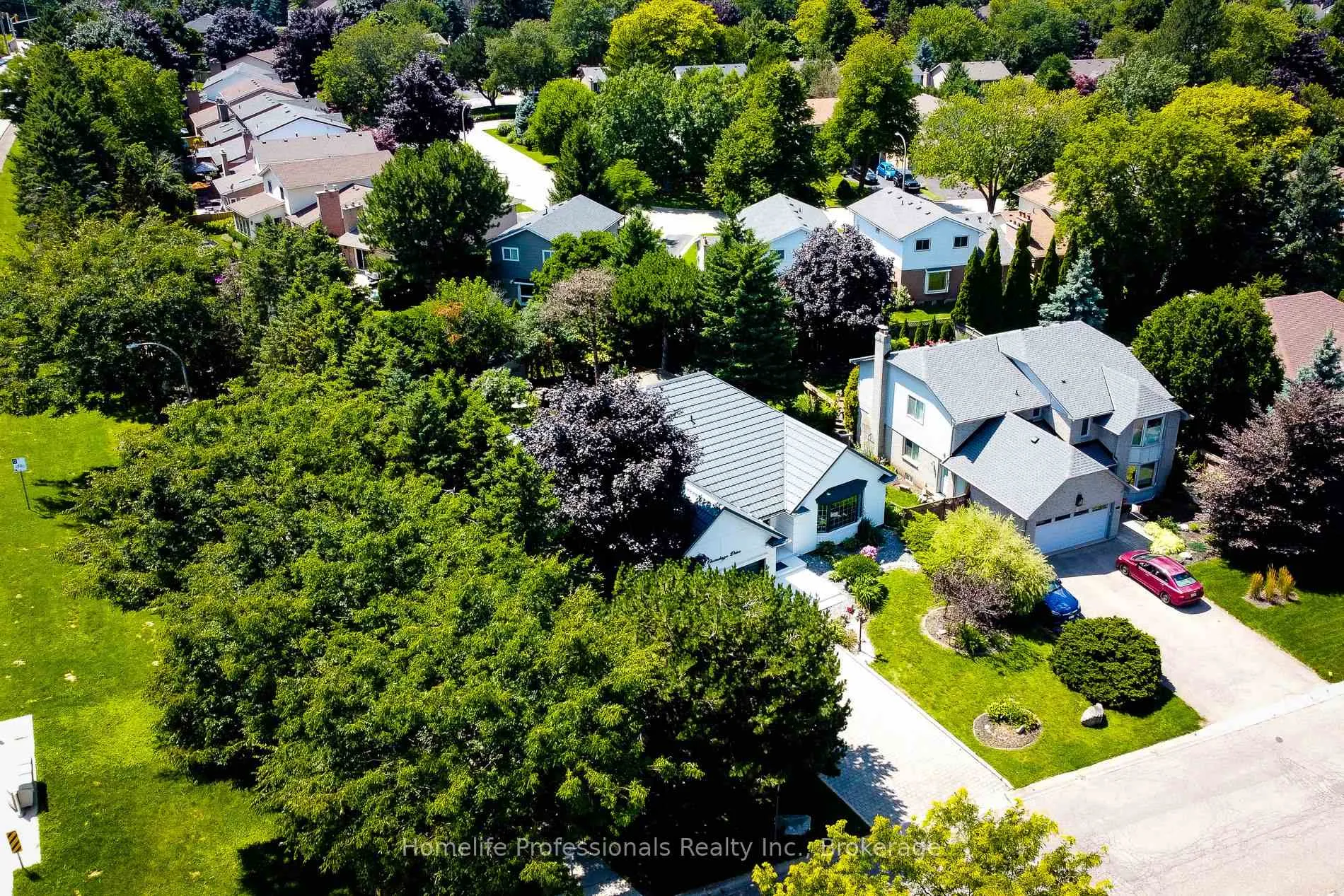 Photo 5 of 10 Onondaga Drive, Hamilton, Ancaster — HOMEH