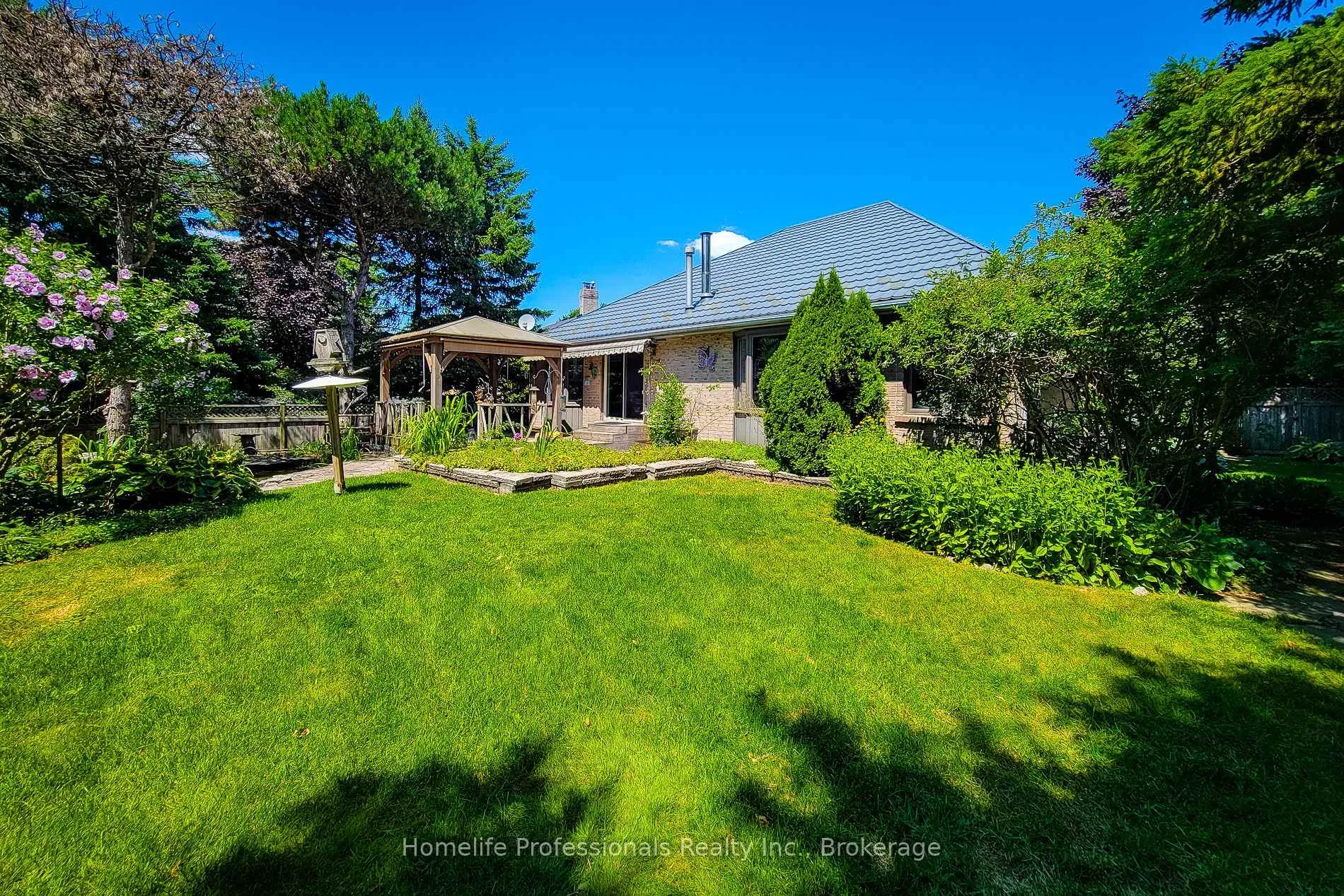 Photo 6 of 10 Onondaga Drive, Hamilton, Ancaster — HOMEH
