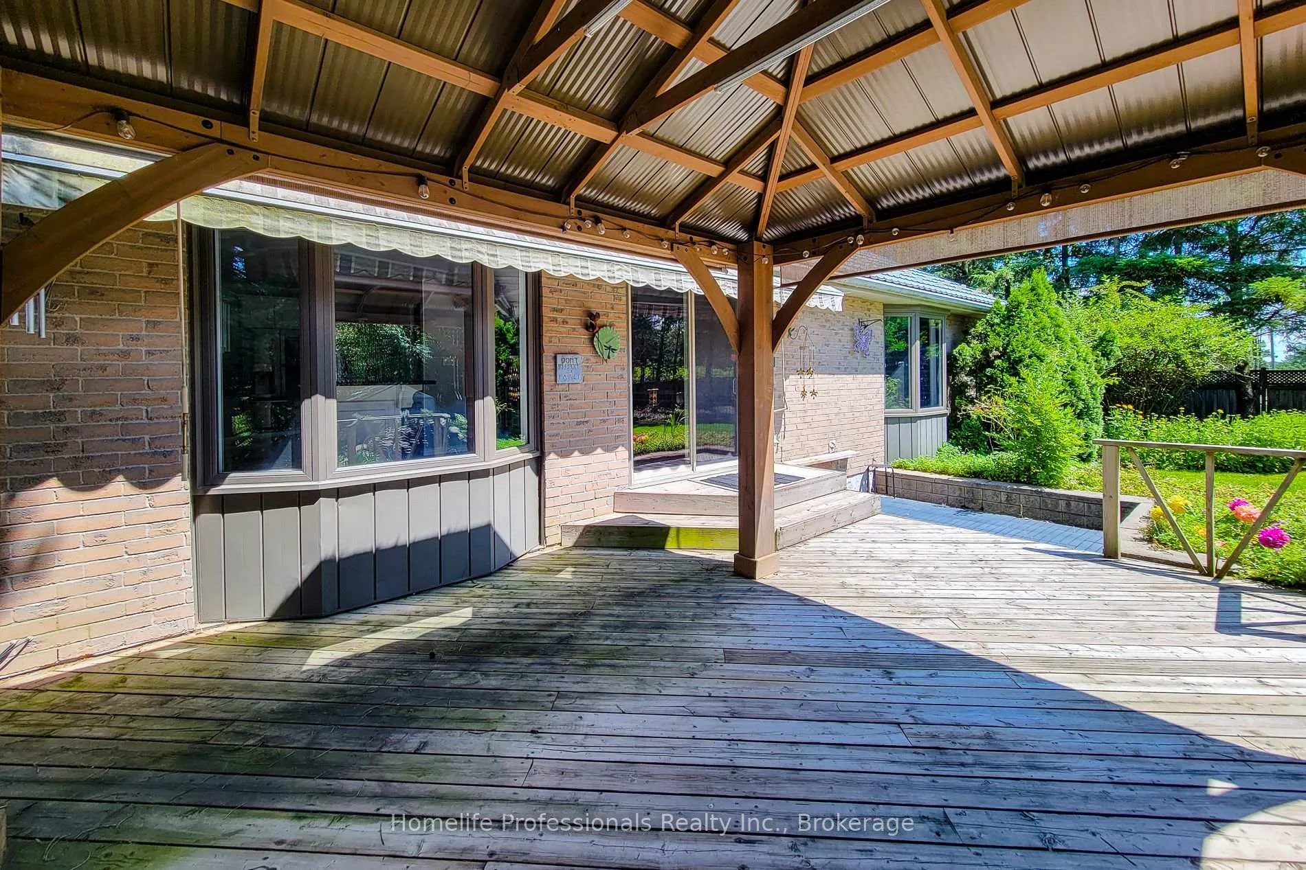 Photo 9 of 10 Onondaga Drive, Hamilton, Ancaster — HOMEH