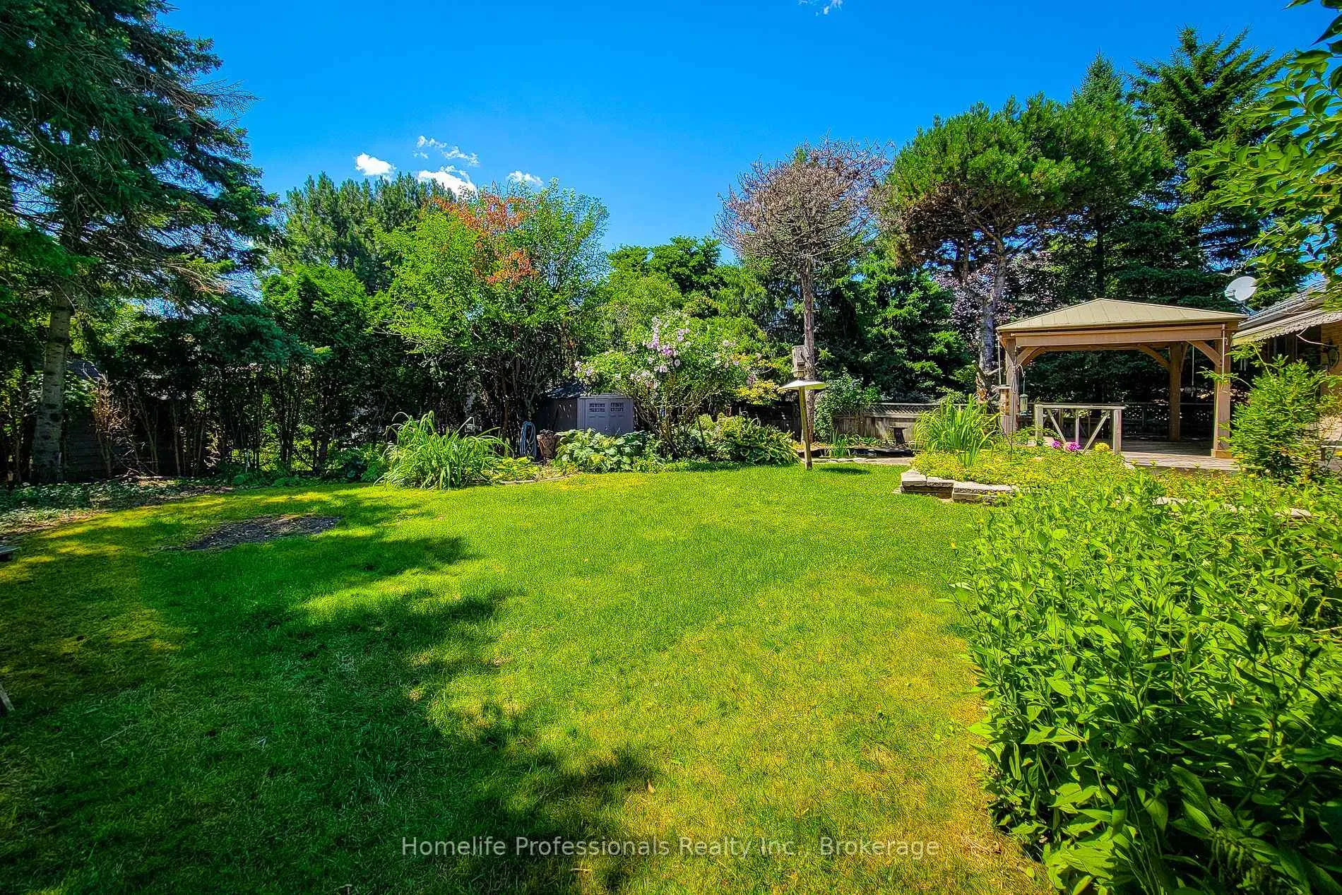 Photo 11 of 10 Onondaga Drive, Hamilton, Ancaster — HOMEH