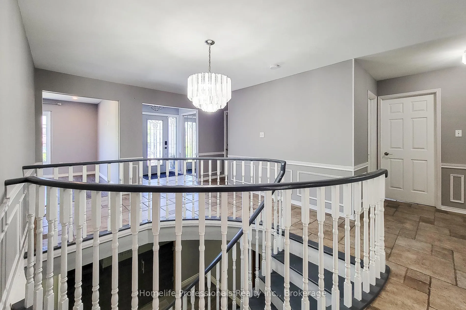 Photo 13 of 10 Onondaga Drive, Hamilton, Ancaster — HOMEH