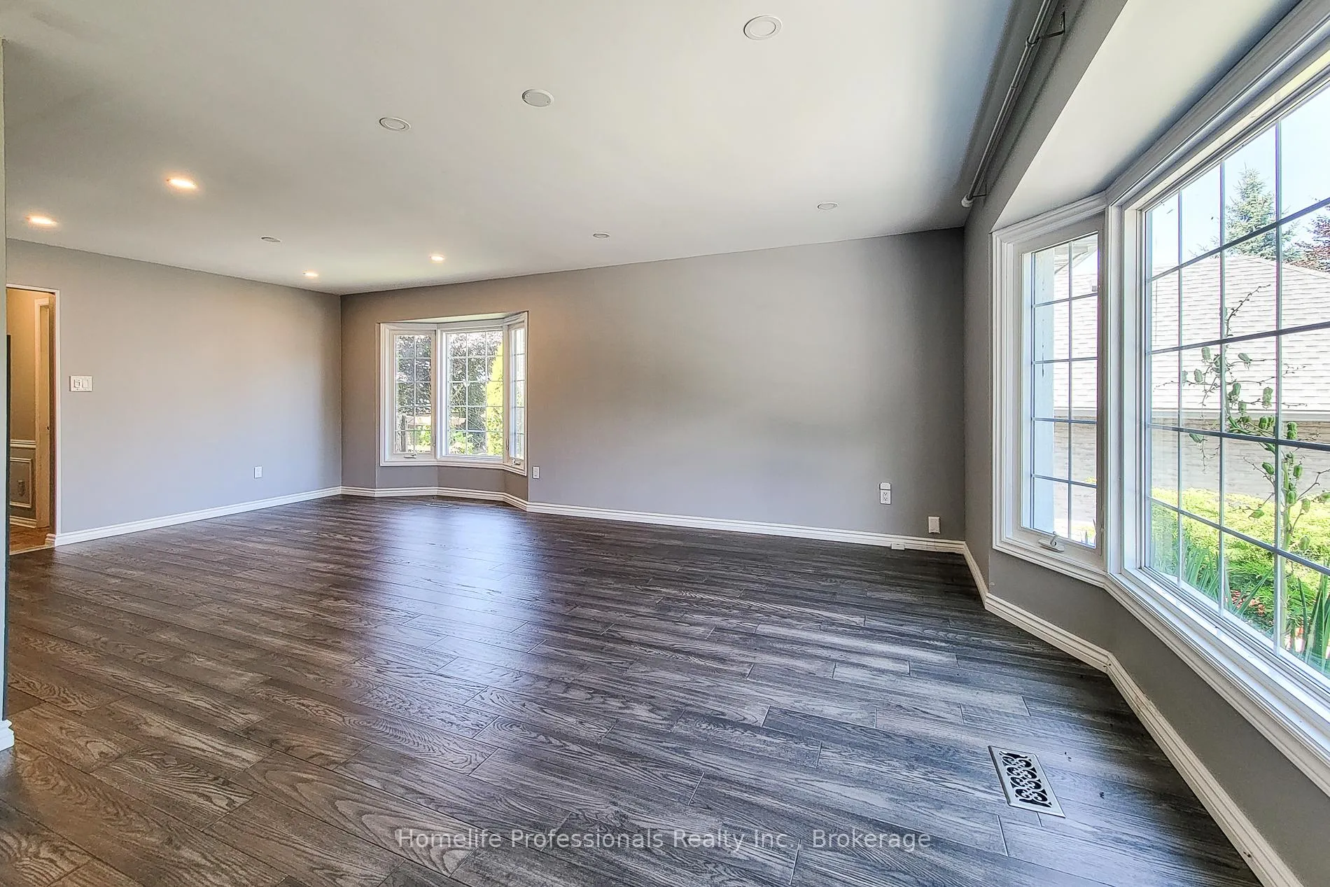 Photo 15 of 10 Onondaga Drive, Hamilton, Ancaster — HOMEH