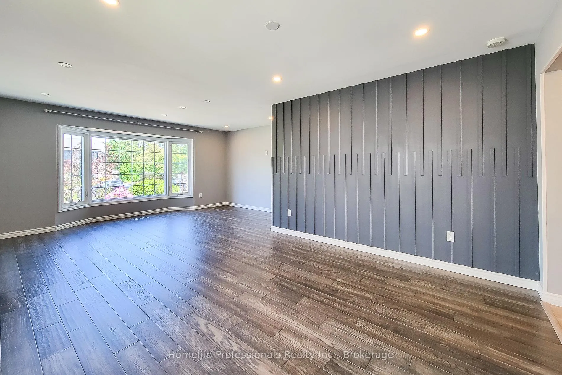 Photo 16 of 10 Onondaga Drive, Hamilton, Ancaster — HOMEH