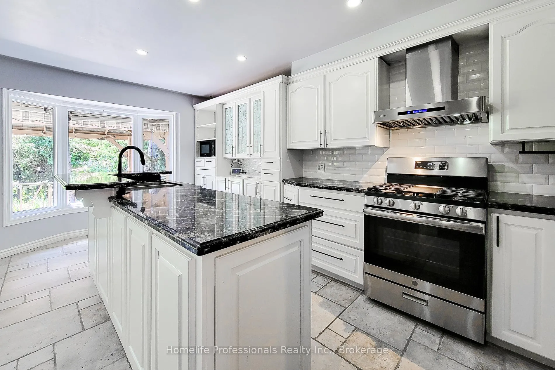 Photo 17 of 10 Onondaga Drive, Hamilton, Ancaster — HOMEH