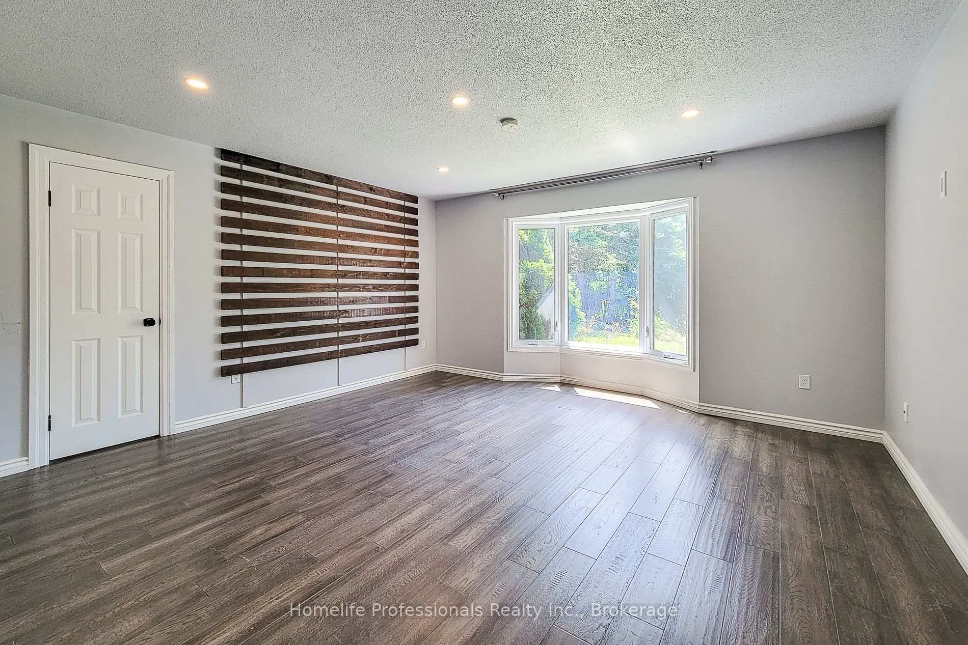 Photo 25 of 10 Onondaga Drive, Hamilton, Ancaster — HOMEH