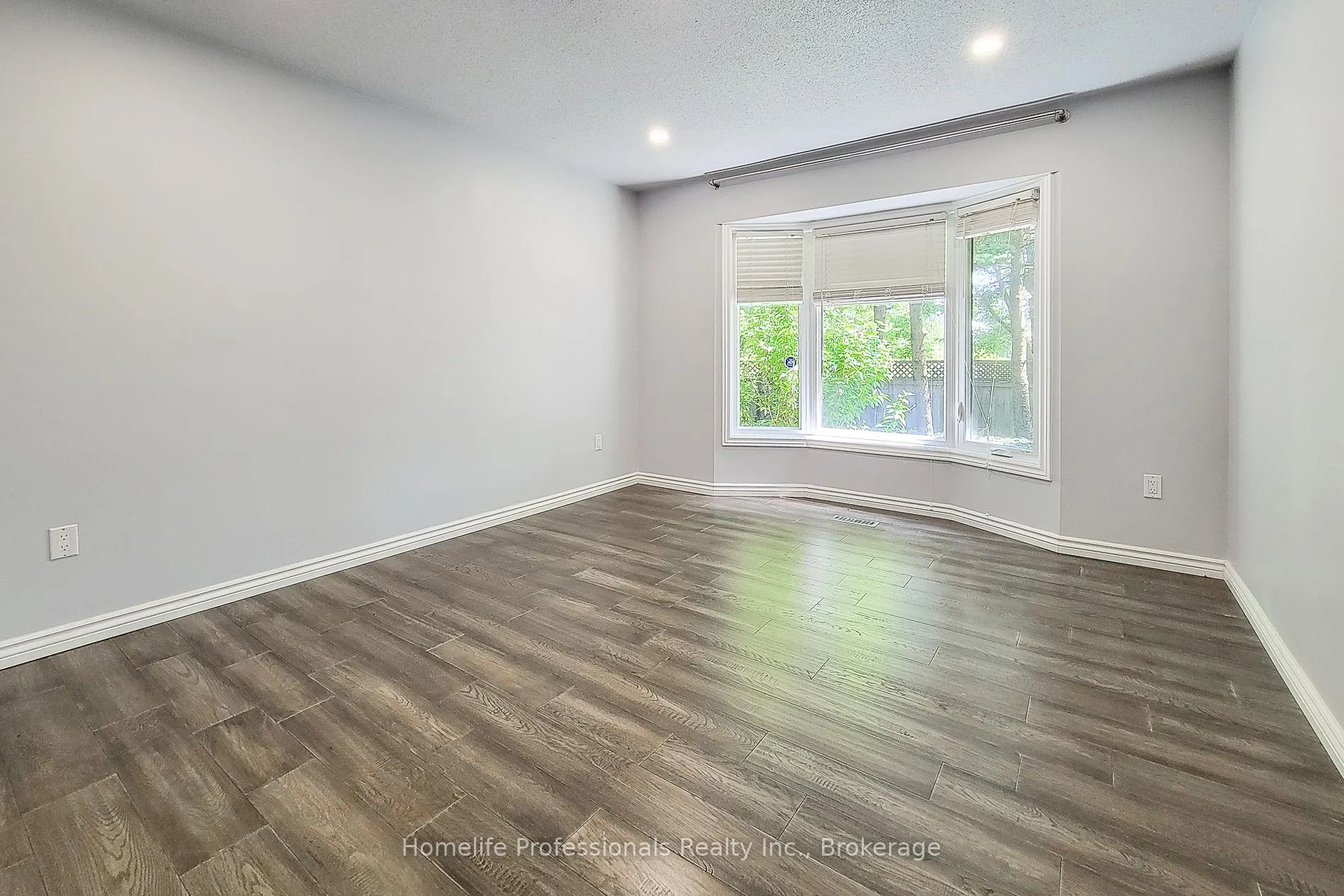 Photo 32 of 10 Onondaga Drive, Hamilton, Ancaster — HOMEH
