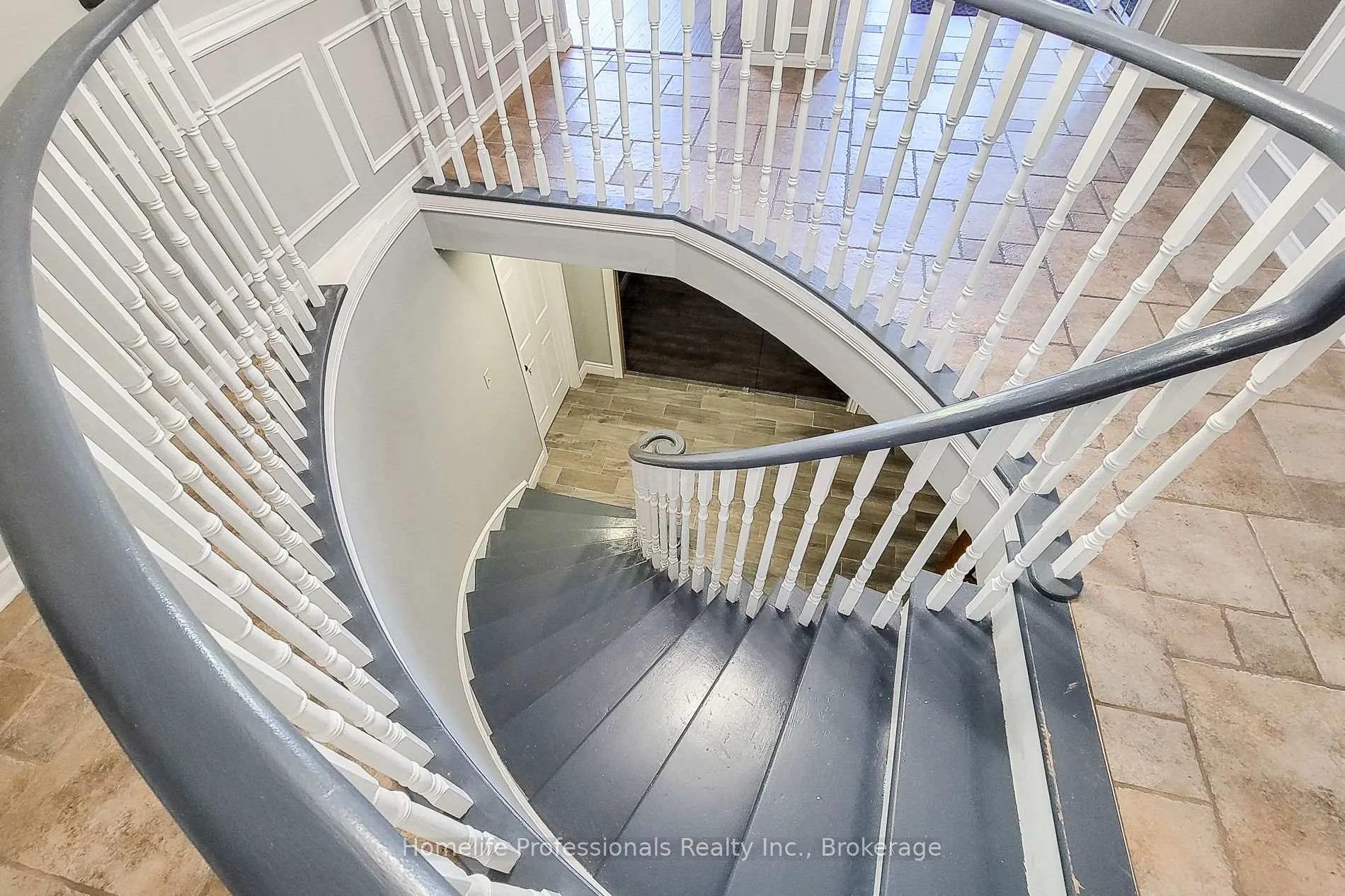 Photo 36 of 10 Onondaga Drive, Hamilton, Ancaster — HOMEH