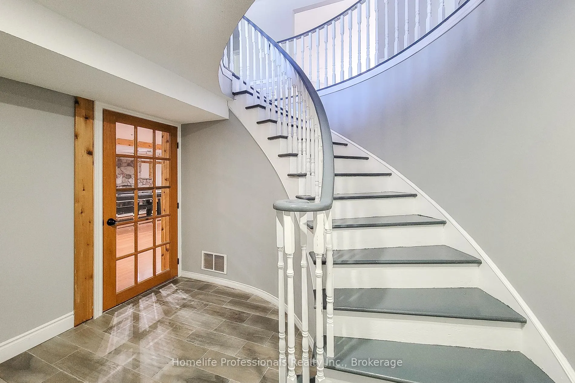 Photo 39 of 10 Onondaga Drive, Hamilton, Ancaster — HOMEH