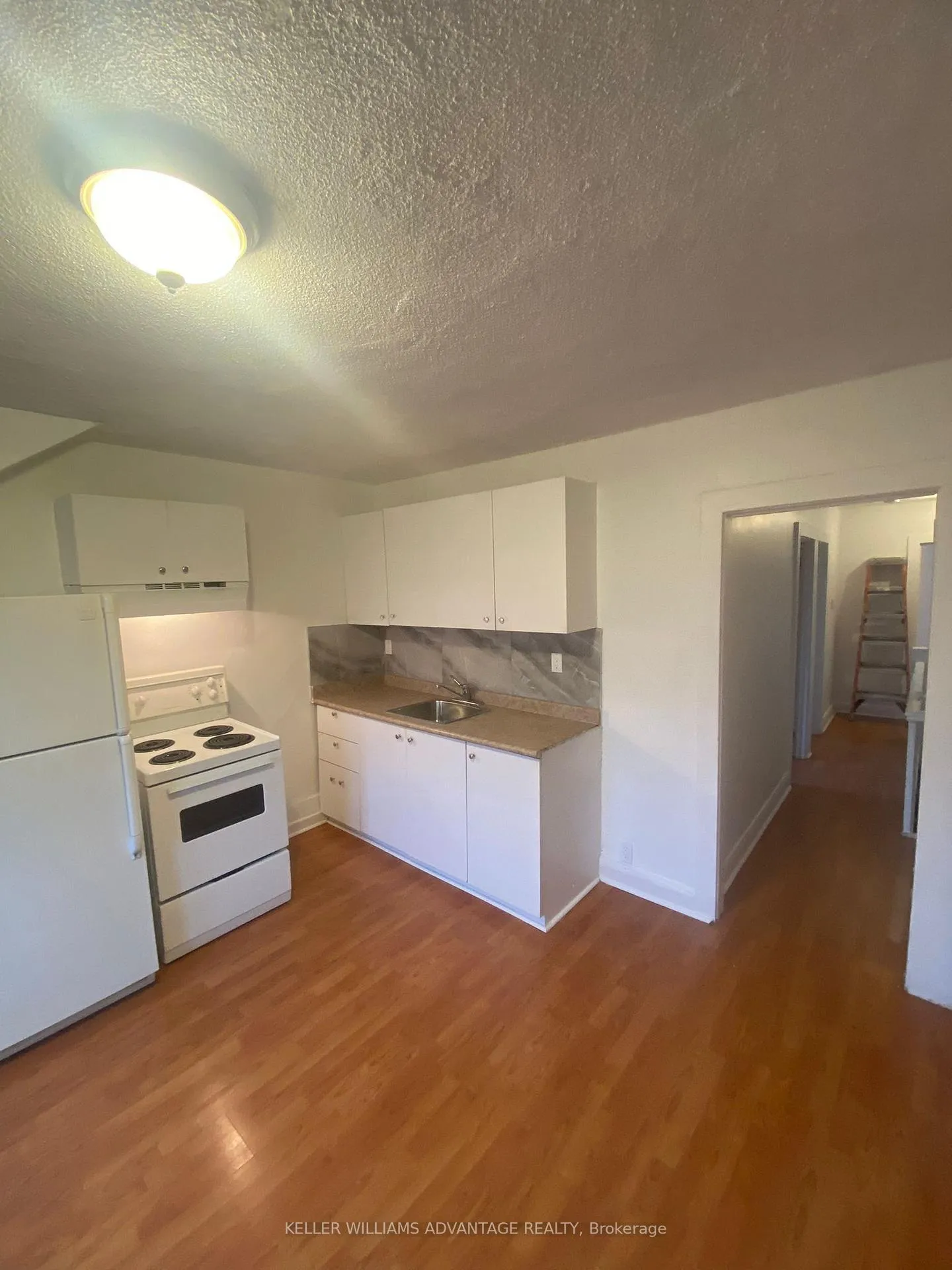 Photo 5 of Unit Upper, 29 Hillingdon Avenue, Toronto, Woodbine Corridor — HOMEH