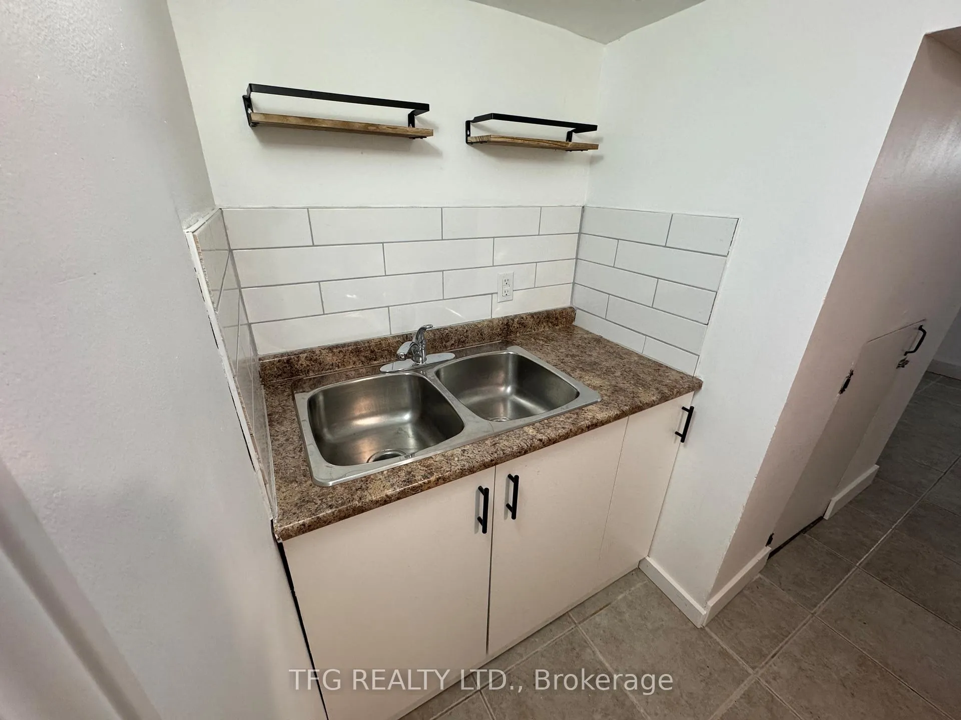 Photo 5 of Unit 3, 156 Adelaide Avenue E, Oshawa, O'Neill — HOMEH