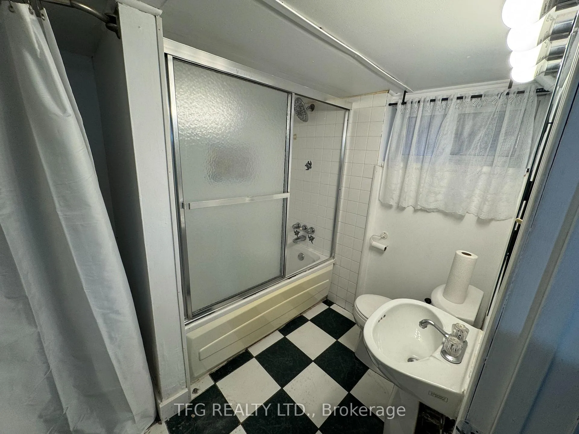 Photo 7 of Unit 3, 156 Adelaide Avenue E, Oshawa, O'Neill — HOMEH