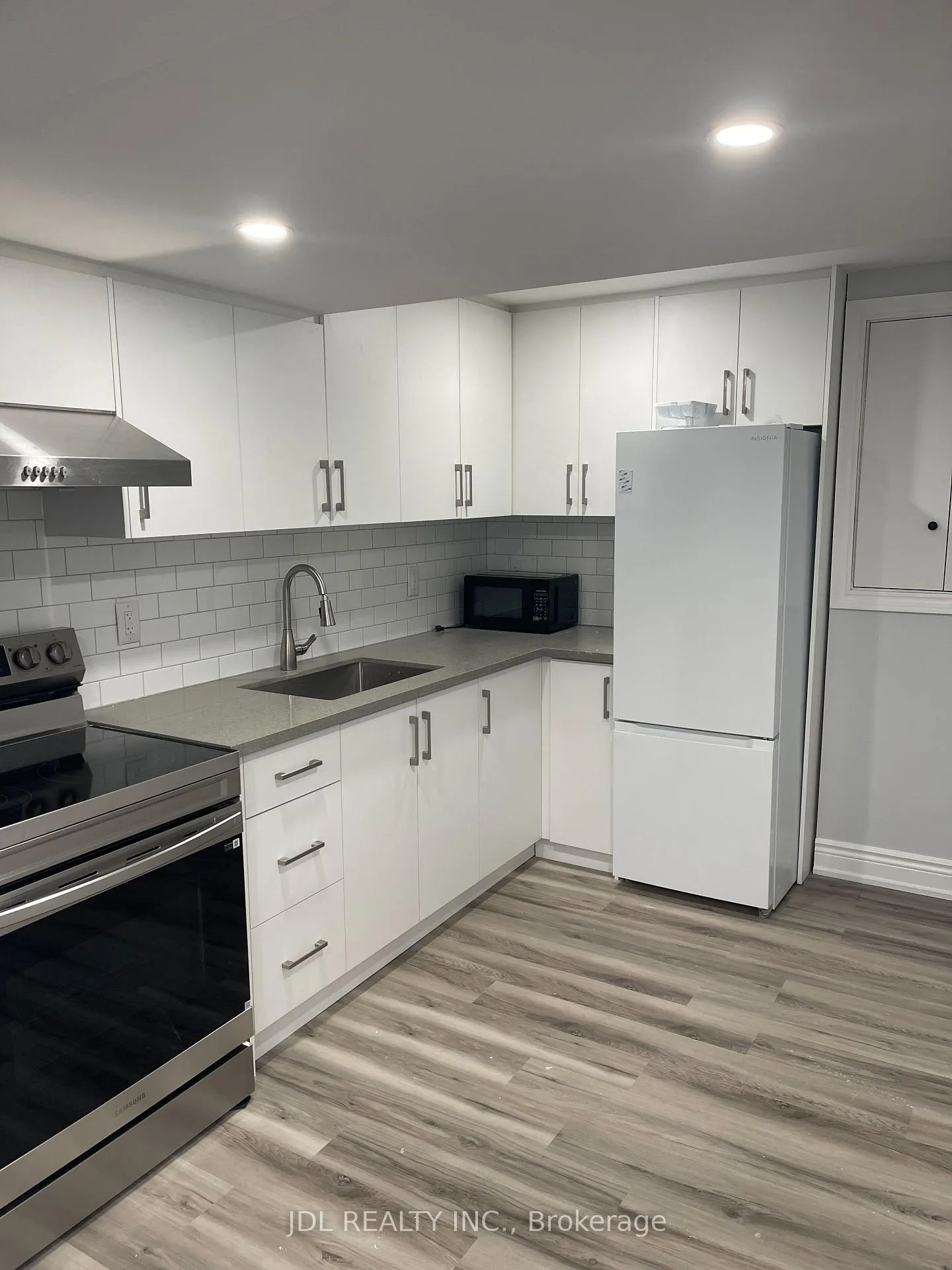 Photo 2 of 30 Lavron Ct, Markham, Middlefield — HOMEH