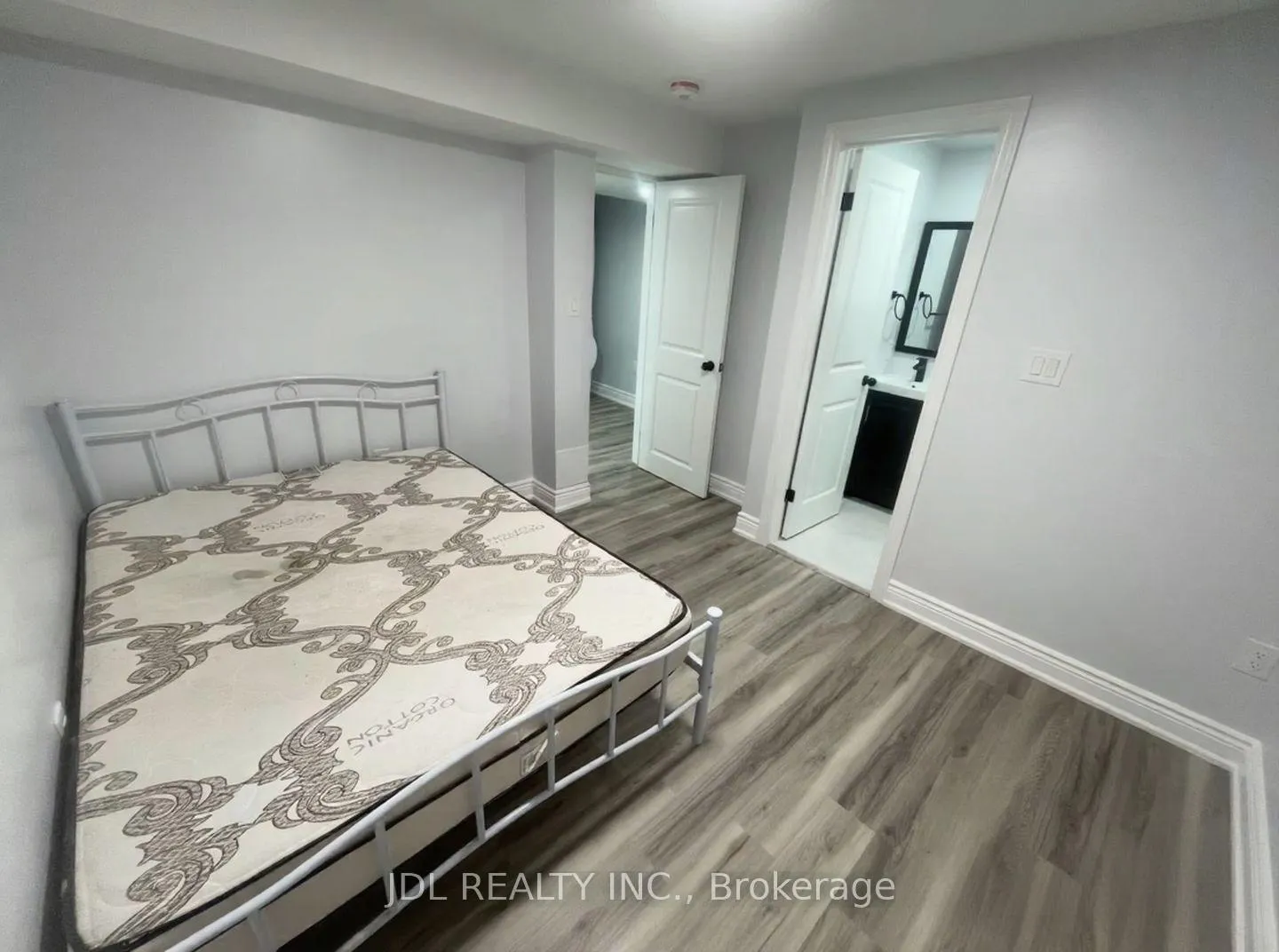 Photo 5 of 30 Lavron Ct, Markham, Middlefield — HOMEH