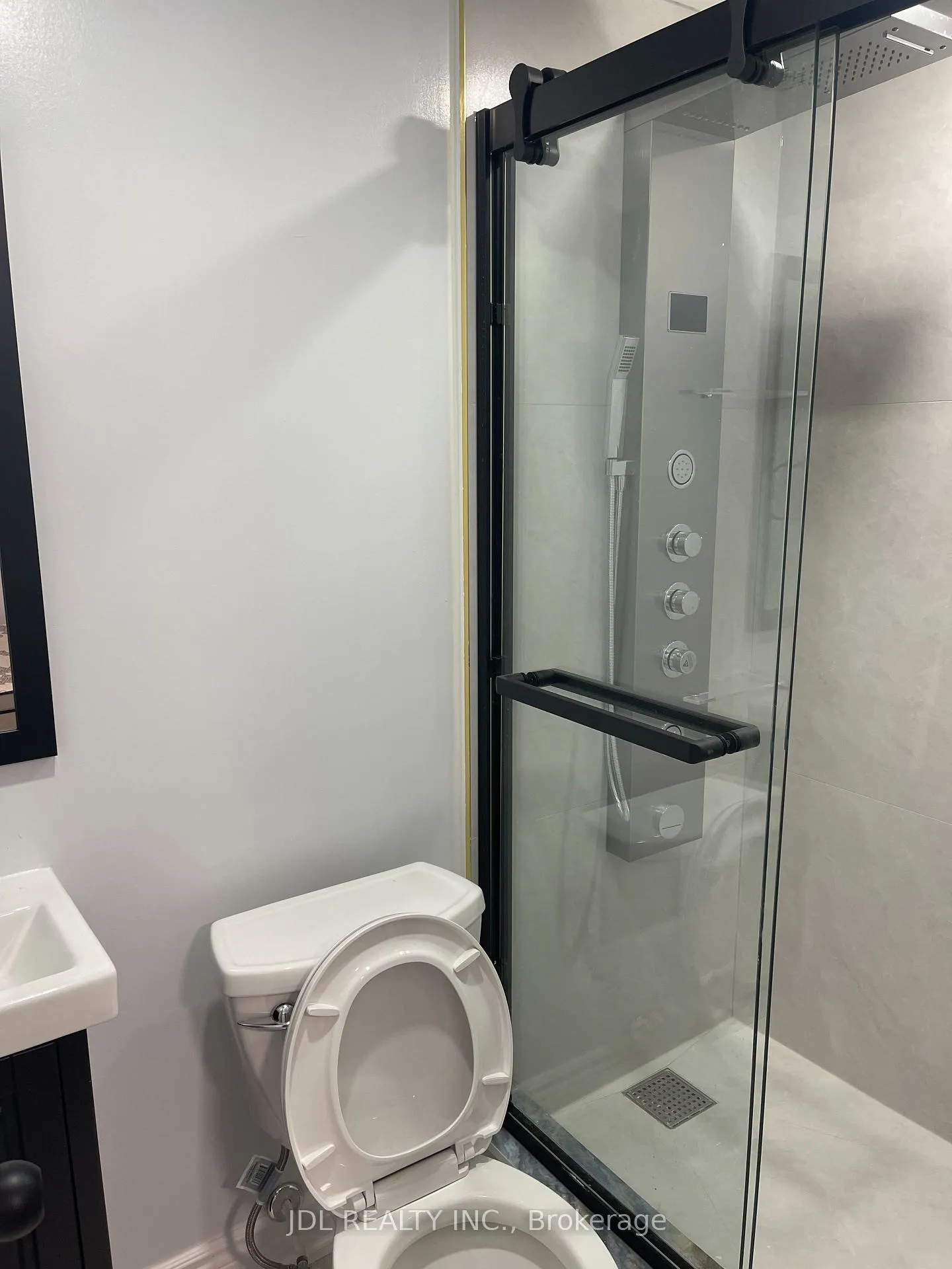 Photo 6 of 30 Lavron Ct, Markham, Middlefield — HOMEH