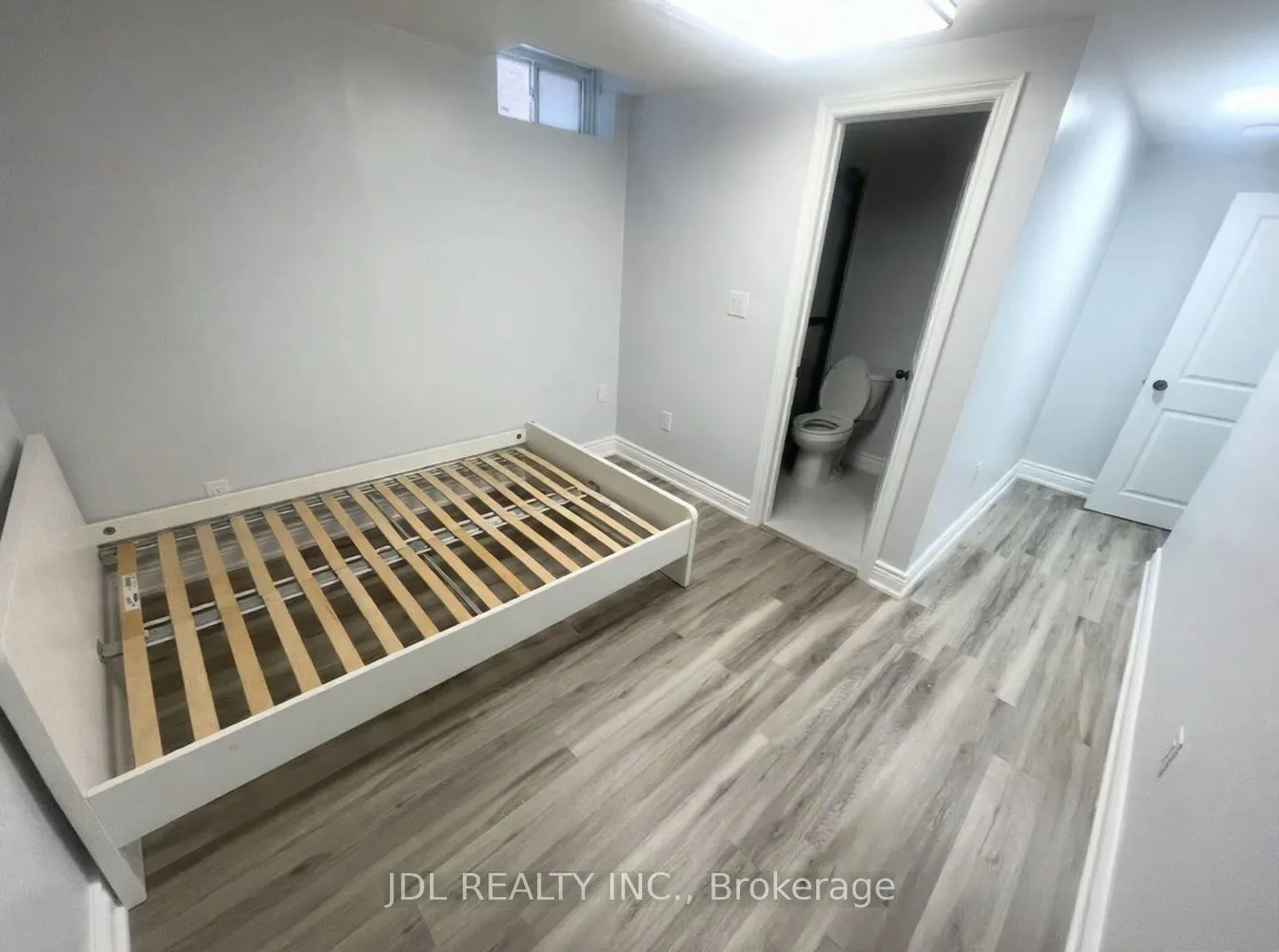 Photo 7 of 30 Lavron Ct, Markham, Middlefield — HOMEH