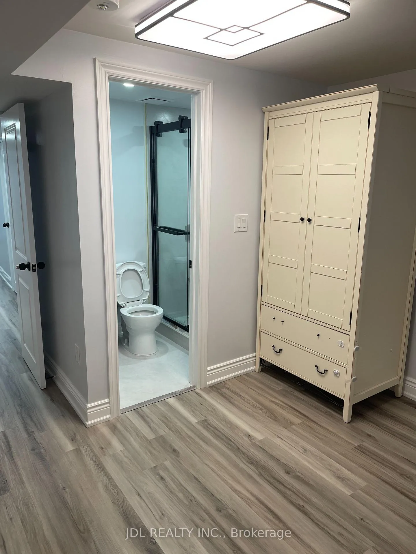 Photo 8 of 30 Lavron Ct, Markham, Middlefield — HOMEH