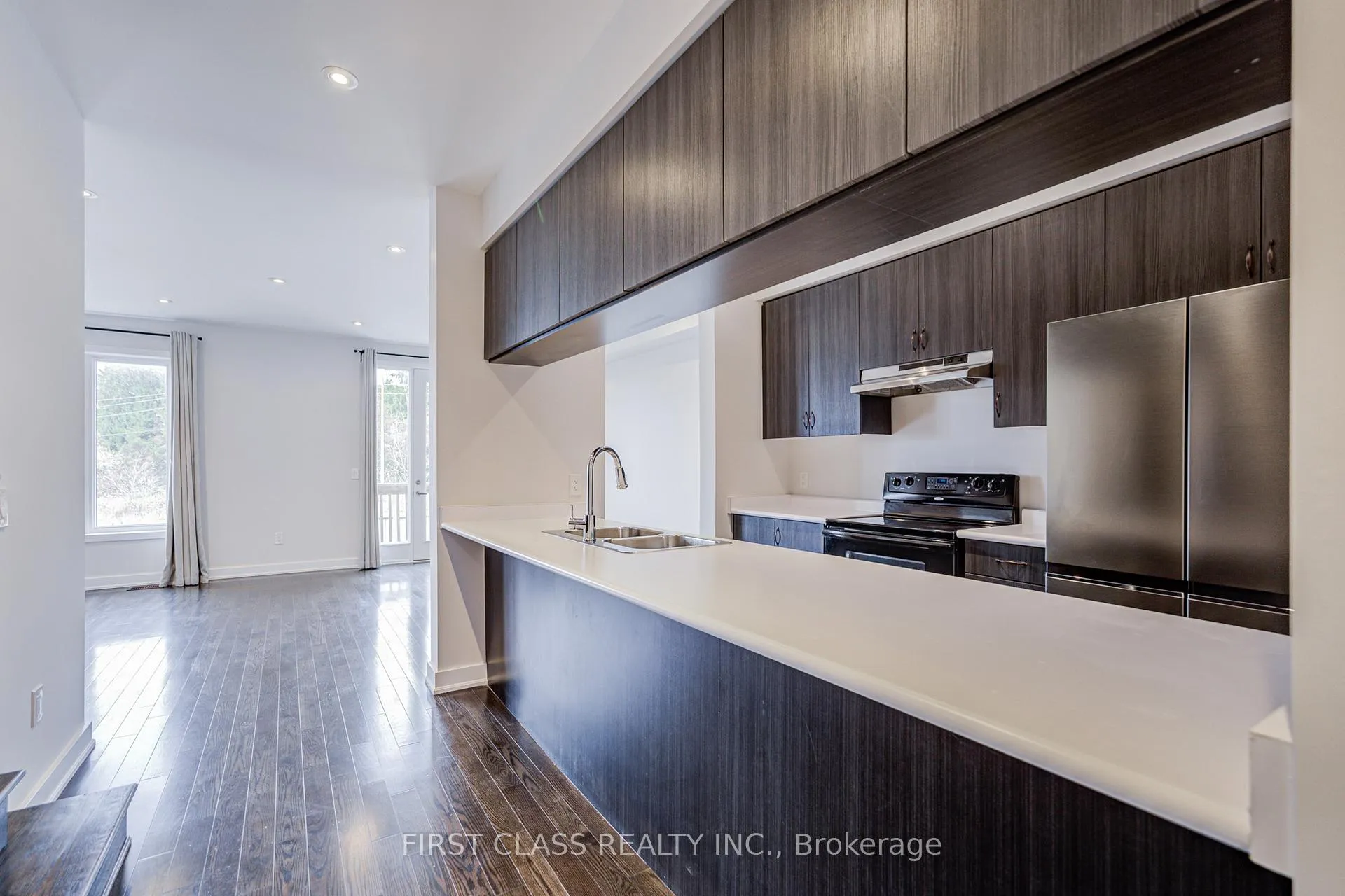 Photo 5 of 52 Helliwell Crescent, Richmond Hill, Rural Richmond Hill — HOMEH