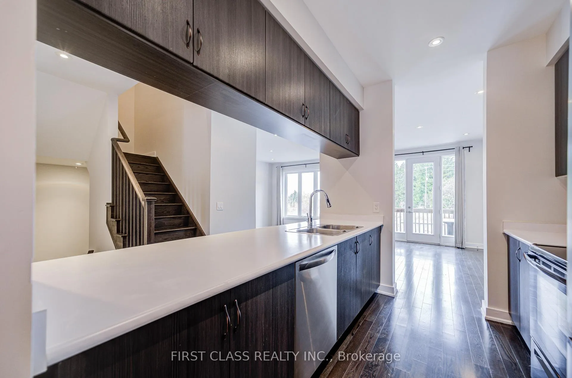 Photo 6 of 52 Helliwell Crescent, Richmond Hill, Rural Richmond Hill — HOMEH