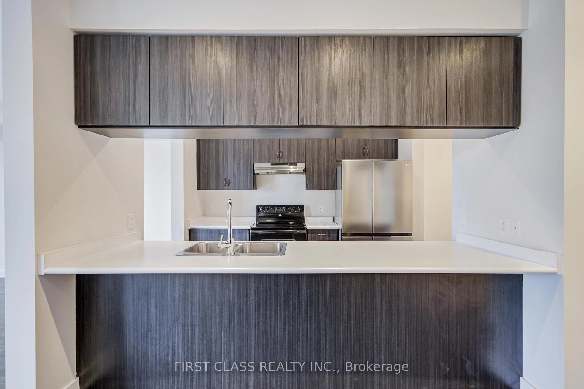 Photo 7 of 52 Helliwell Crescent, Richmond Hill, Rural Richmond Hill — HOMEH