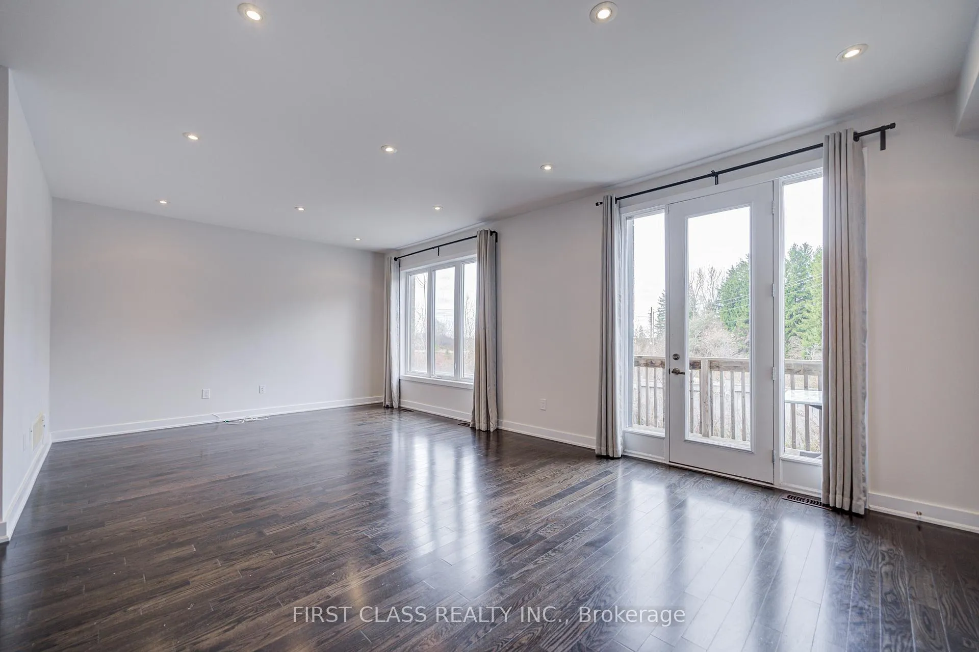 Photo 9 of 52 Helliwell Crescent, Richmond Hill, Rural Richmond Hill — HOMEH