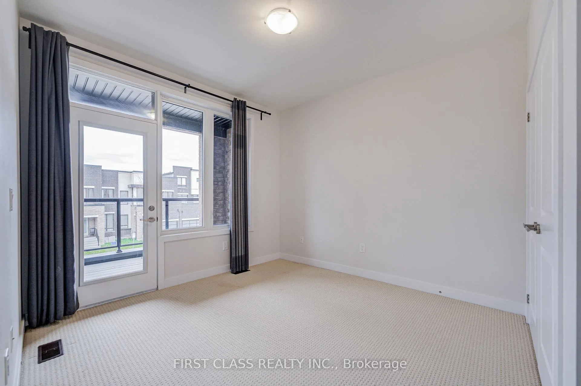 Photo 17 of 52 Helliwell Crescent, Richmond Hill, Rural Richmond Hill — HOMEH