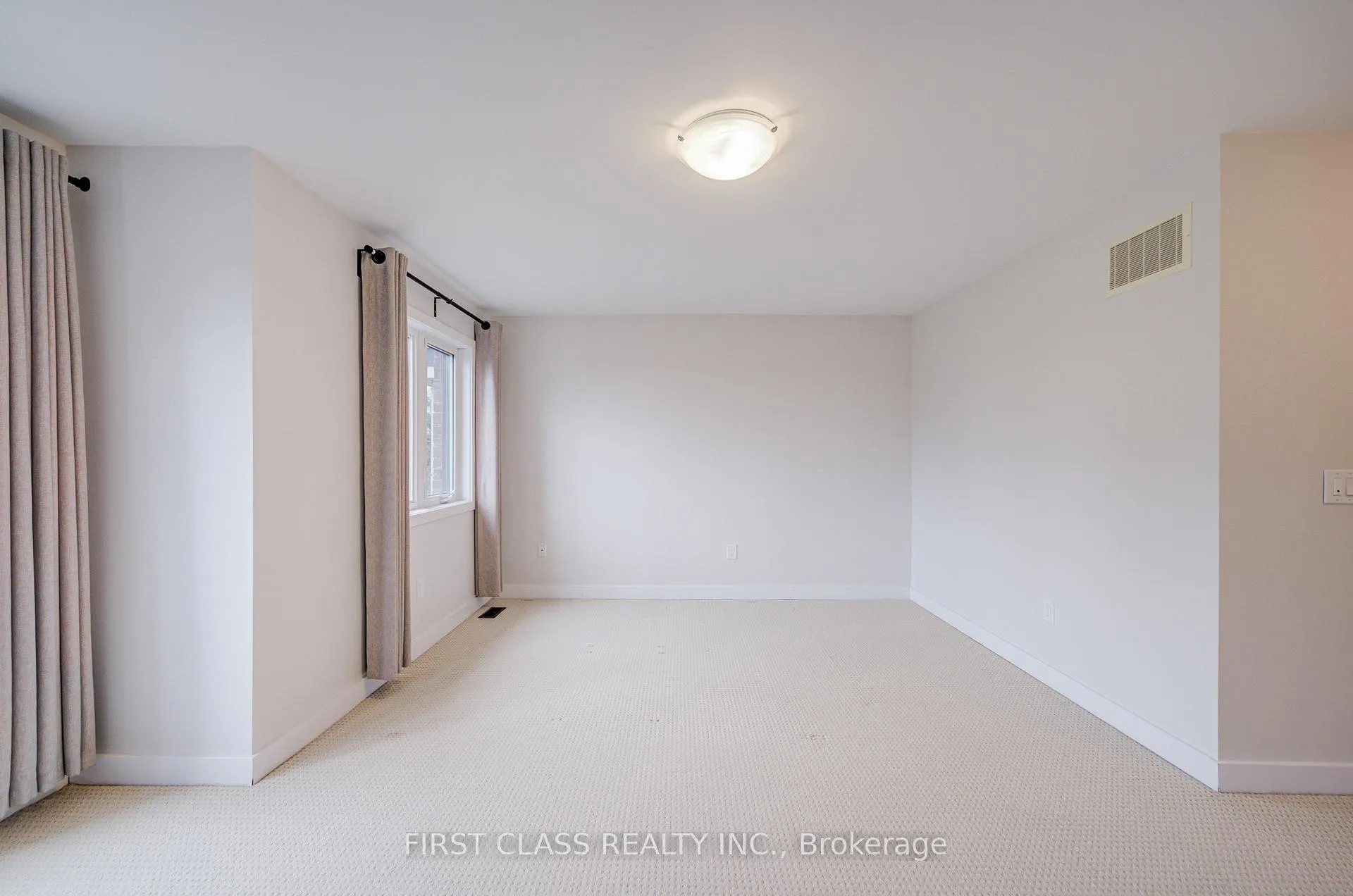 Photo 22 of 52 Helliwell Crescent, Richmond Hill, Rural Richmond Hill — HOMEH