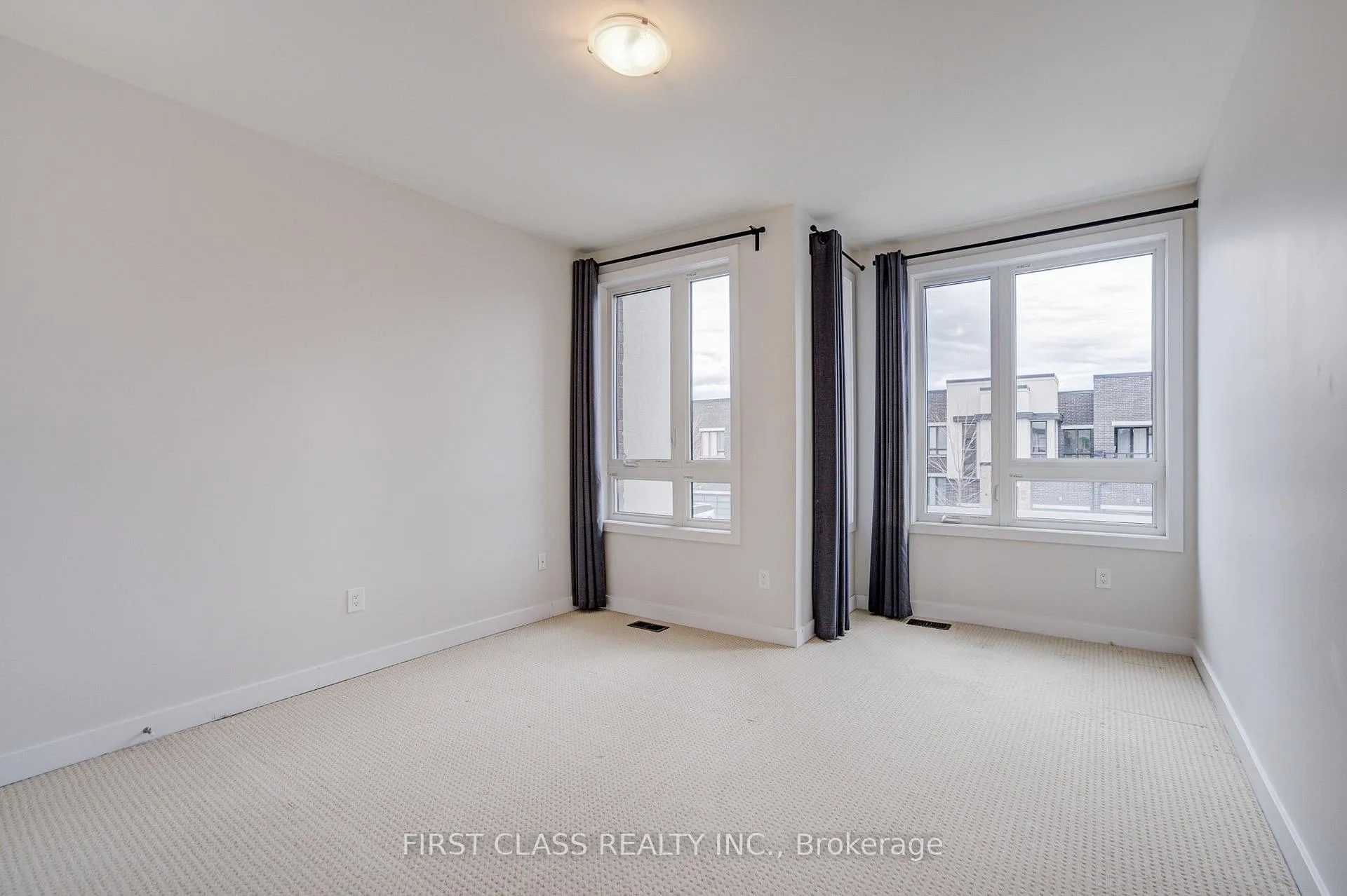 Photo 23 of 52 Helliwell Crescent, Richmond Hill, Rural Richmond Hill — HOMEH