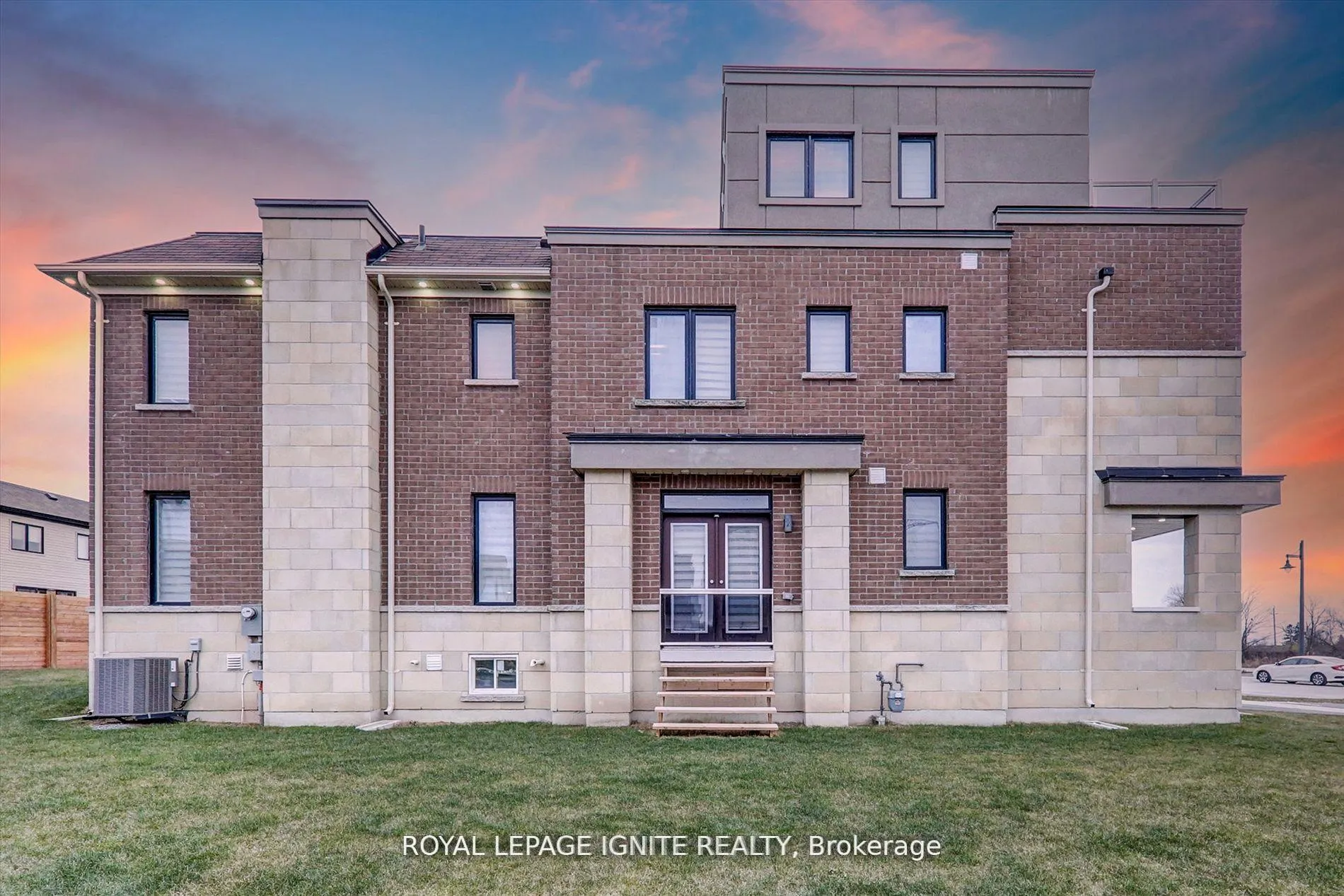 Photo 2 of 101 East Shore Drive, Clarington, Bowmanville — HOMEH