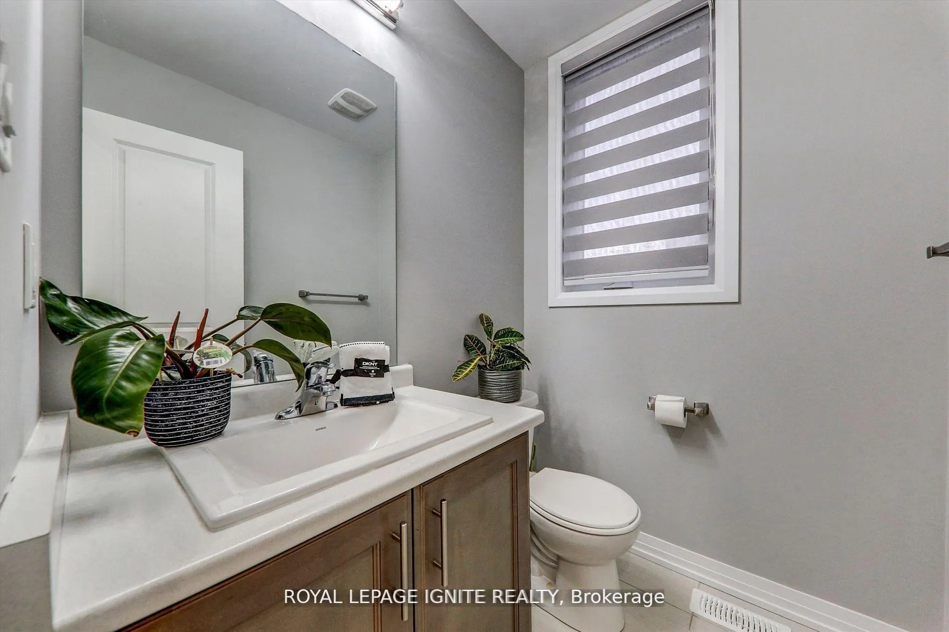 Photo 5 of 101 East Shore Drive, Clarington, Bowmanville — HOMEH
