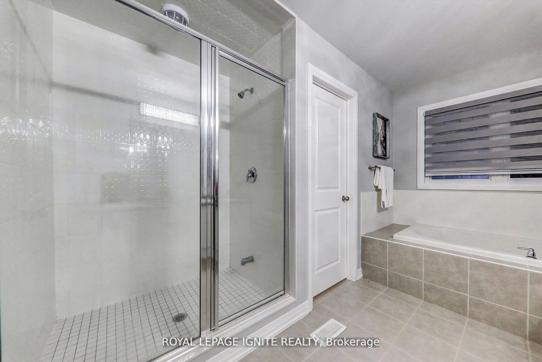 Photo 38 of 101 East Shore Drive, Clarington, Bowmanville — HOMEH