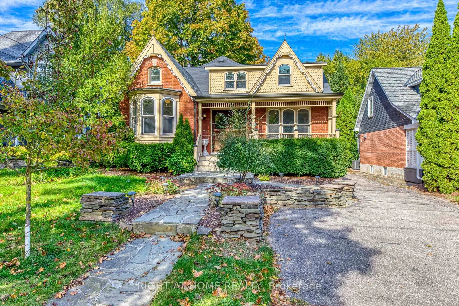 Front of 435 Maple Avenue