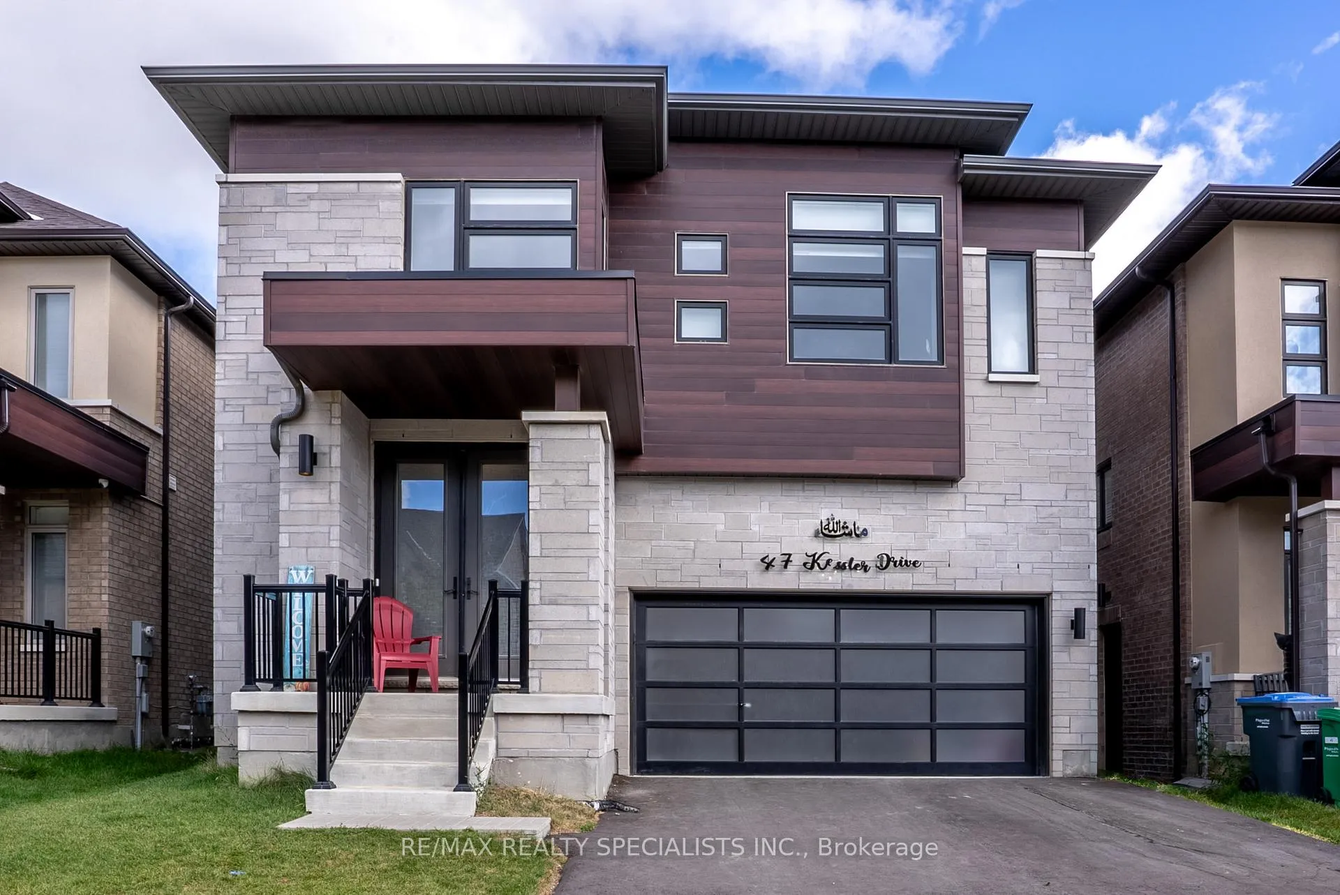 Front of Unit UPPER, 47 Kessler Drive