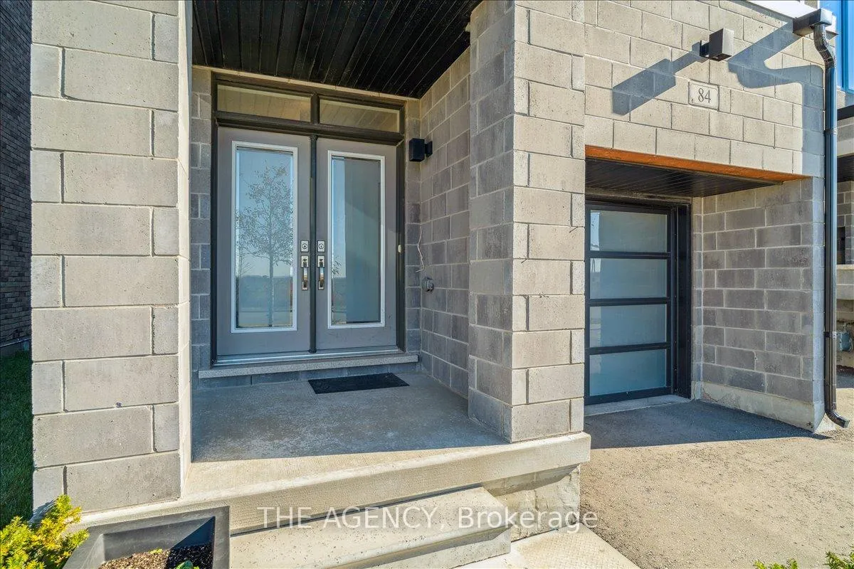 Photo 4 of 84 Salterton Circle, Vaughan, Rural Vaughan — HOMEH