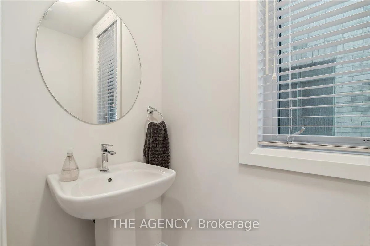 Photo 7 of 84 Salterton Circle, Vaughan, Rural Vaughan — HOMEH