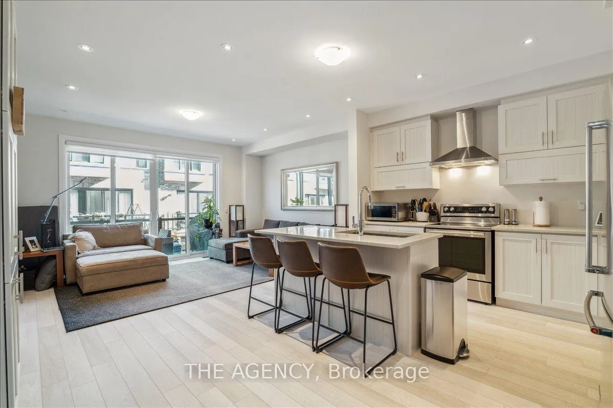 Photo 9 of 84 Salterton Circle, Vaughan, Rural Vaughan — HOMEH