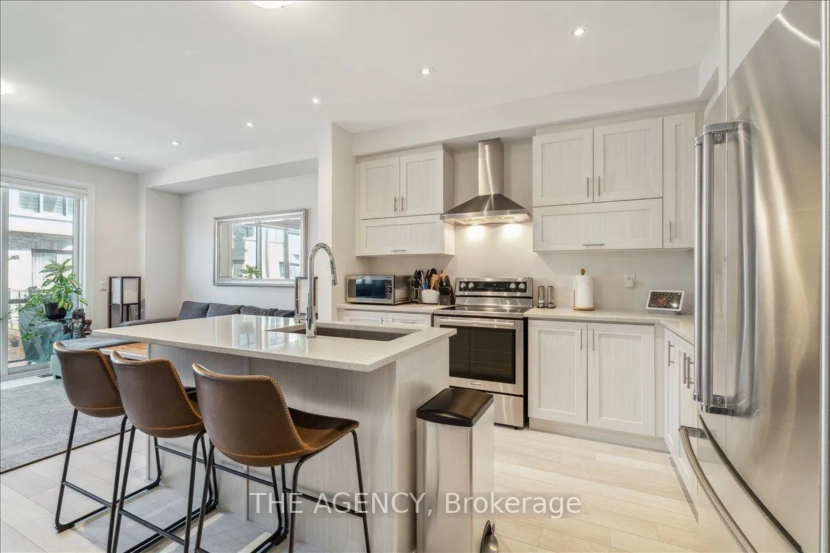 Photo 10 of 84 Salterton Circle, Vaughan, Rural Vaughan — HOMEH