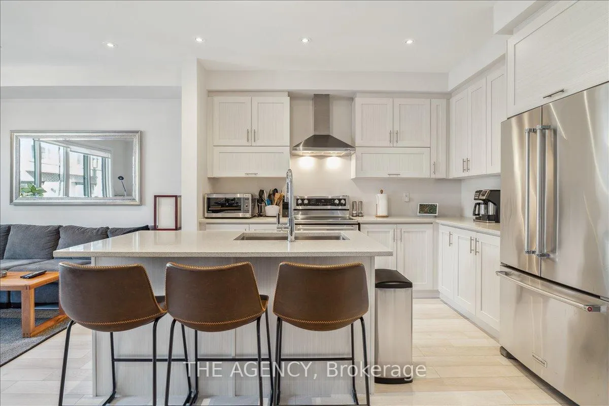 Photo 11 of 84 Salterton Circle, Vaughan, Rural Vaughan — HOMEH