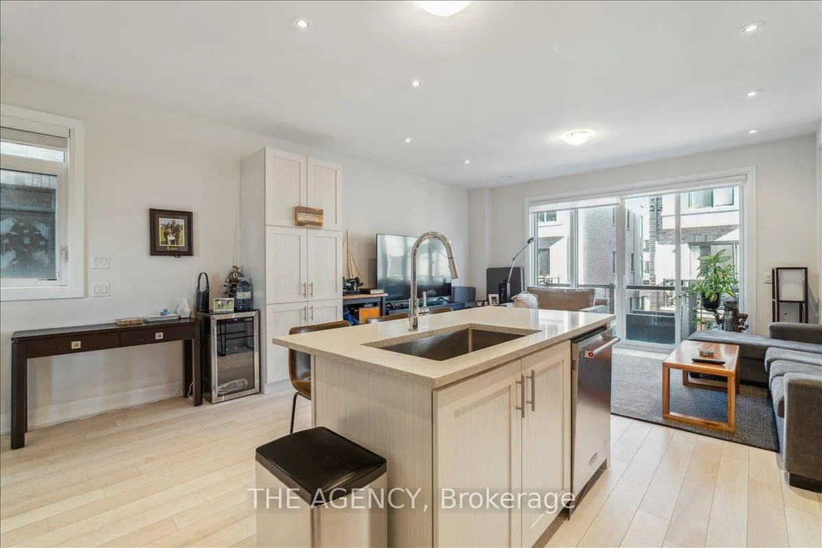 Photo 14 of 84 Salterton Circle, Vaughan, Rural Vaughan — HOMEH