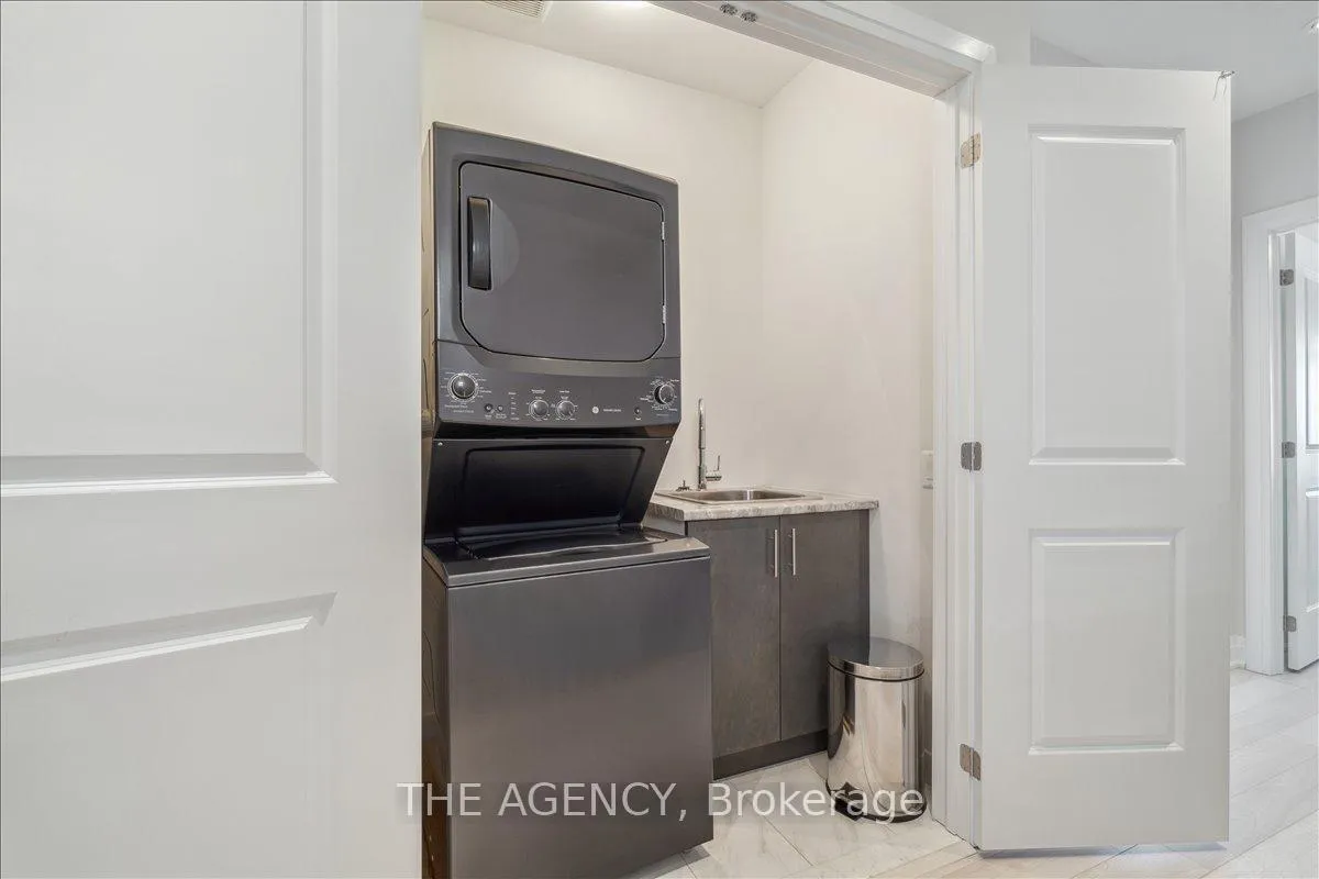 Photo 33 of 84 Salterton Circle, Vaughan, Rural Vaughan — HOMEH