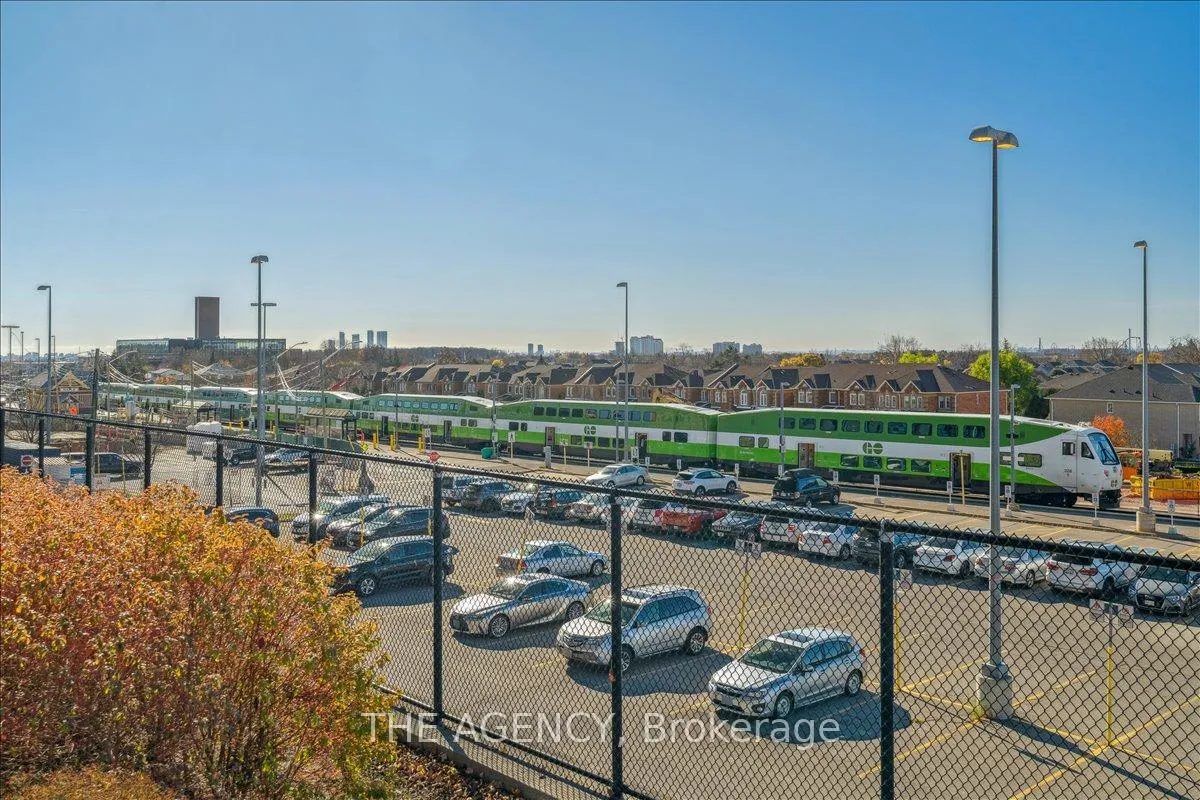 Photo 37 of 84 Salterton Circle, Vaughan, Rural Vaughan — HOMEH