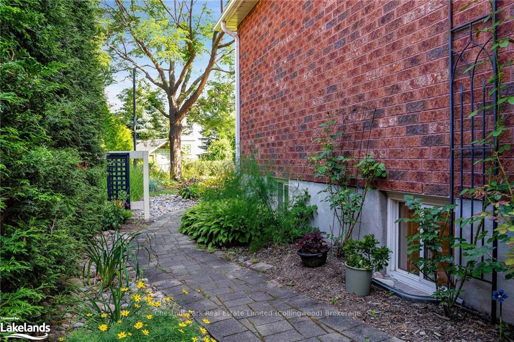 Photo 8 of 46 George Street, Clearview, Creemore — HOMEH