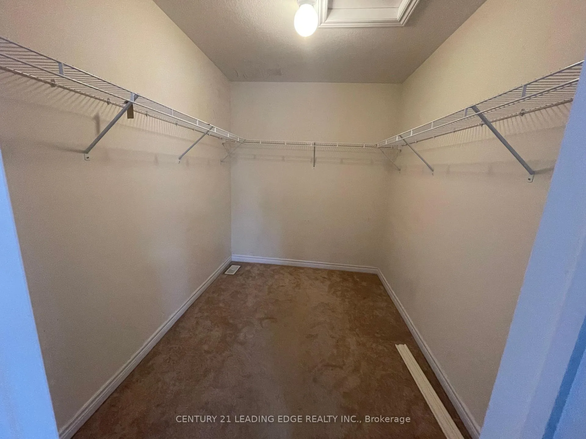 Photo 10 of 547 Linden Drive E, Cambridge, Preston Heights — HOMEH