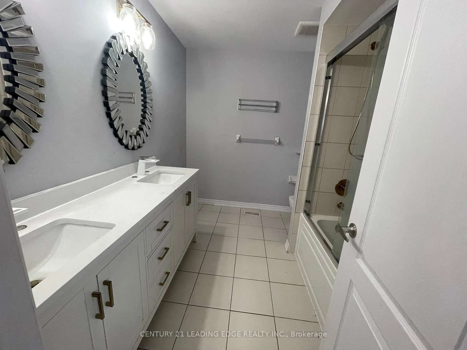 Photo 11 of 547 Linden Drive E, Cambridge, Preston Heights — HOMEH
