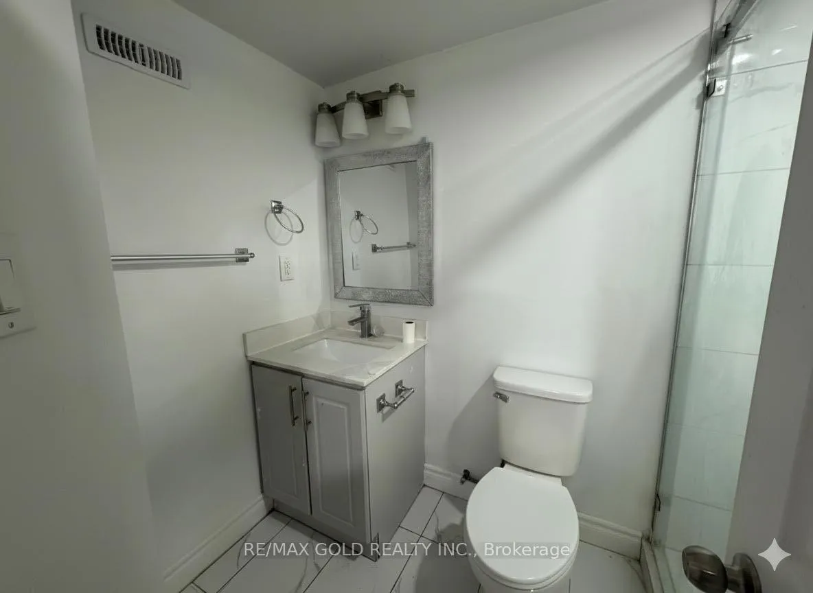 Photo 5 of Unit B, 916 Magdalena Court, Kitchener — HOMEH