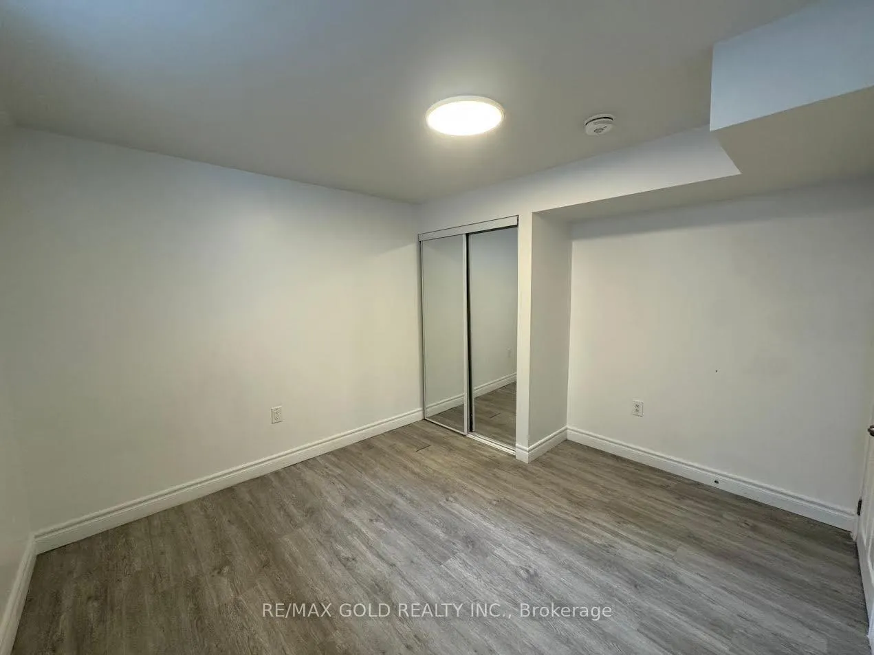 Photo 10 of Unit B, 916 Magdalena Court, Kitchener — HOMEH