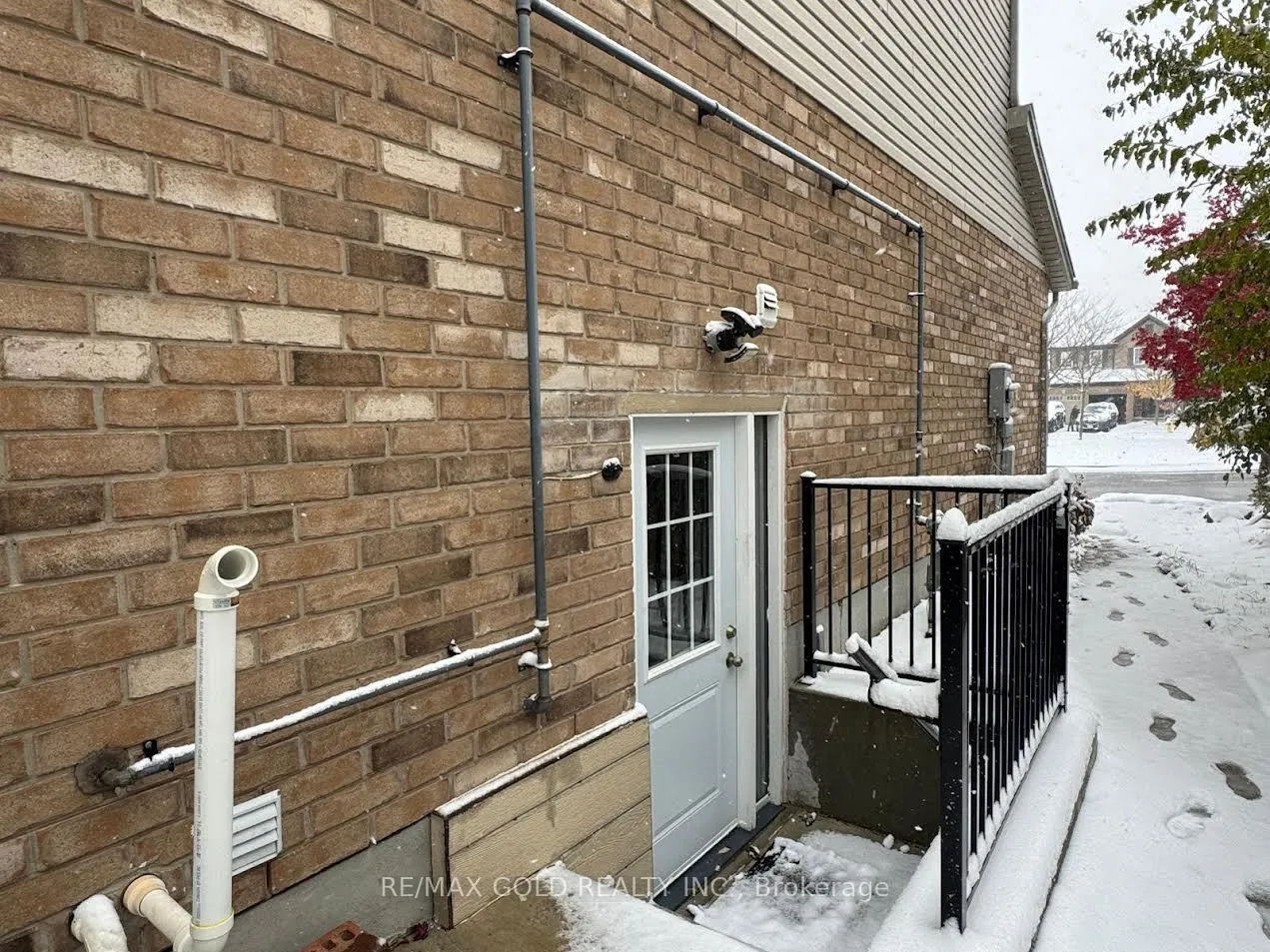 Photo 11 of Unit B, 916 Magdalena Court, Kitchener — HOMEH
