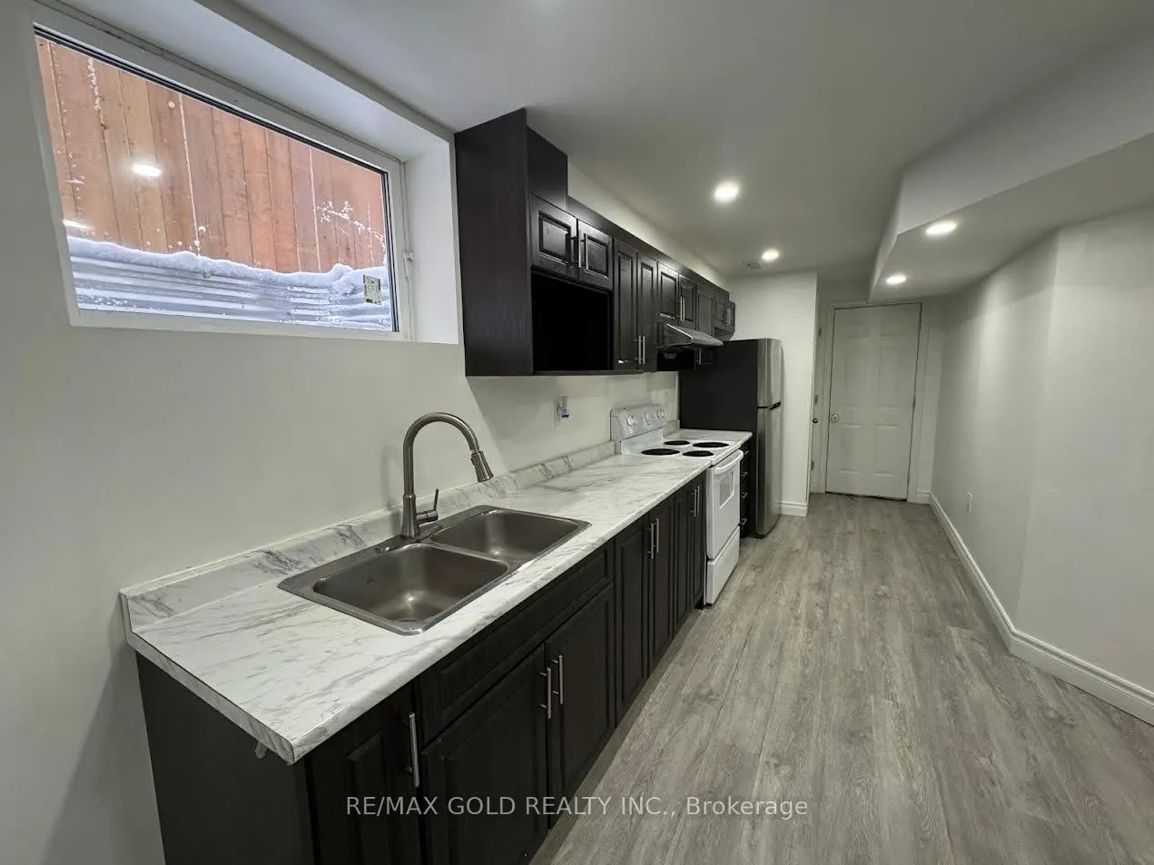 Photo 12 of Unit B, 916 Magdalena Court, Kitchener — HOMEH