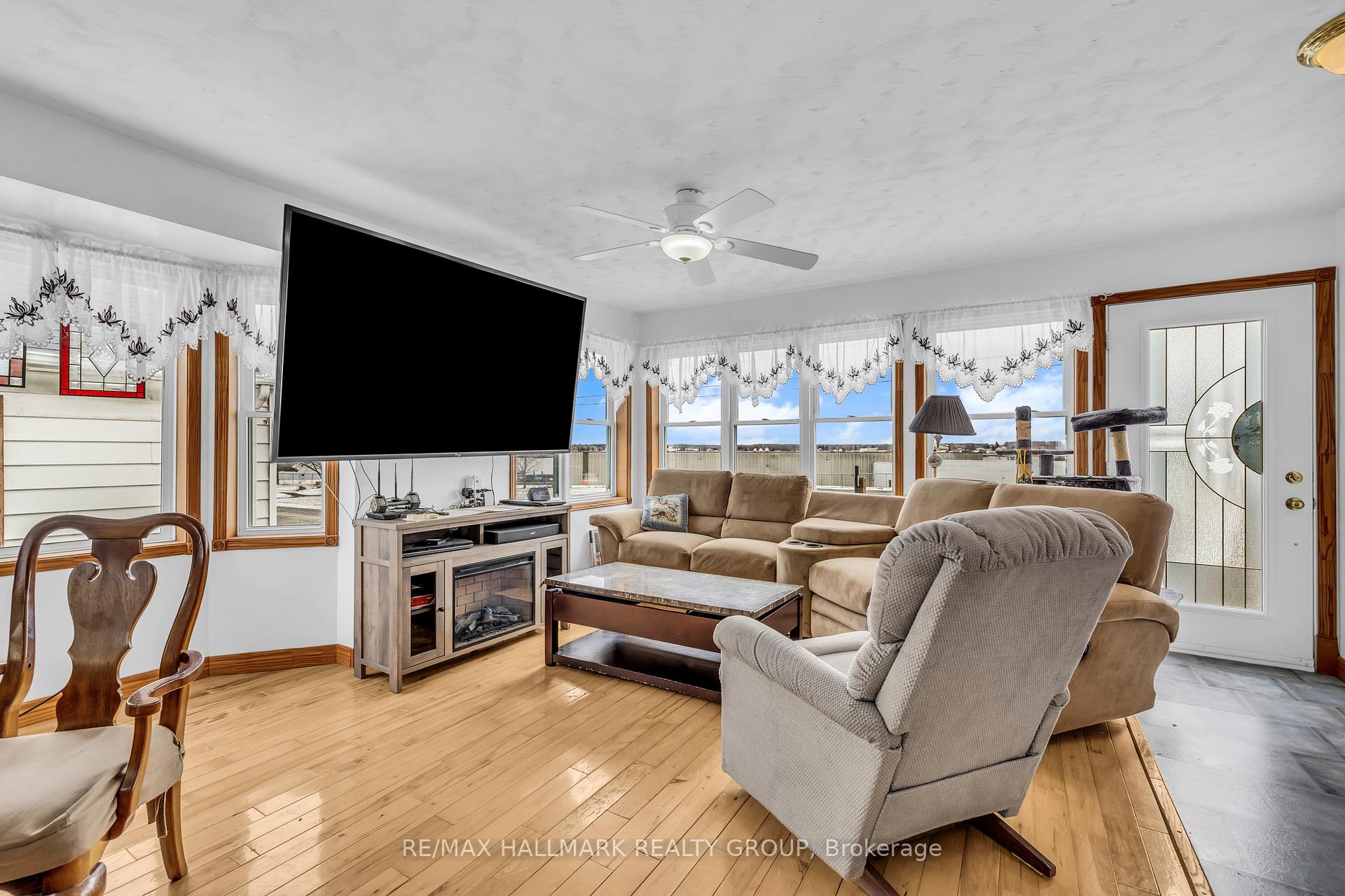Photo 4 of 3076 John Street, Edwardsburgh/Cardinal, Town of Cardinal — HOMEH