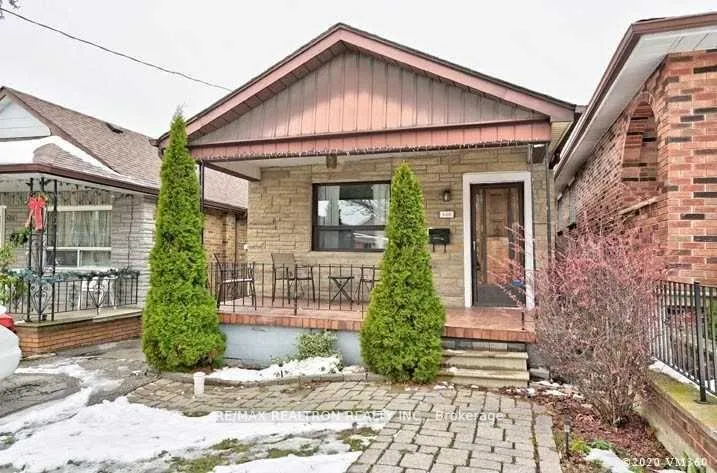 Front of 468 Northcliffe Boulevard